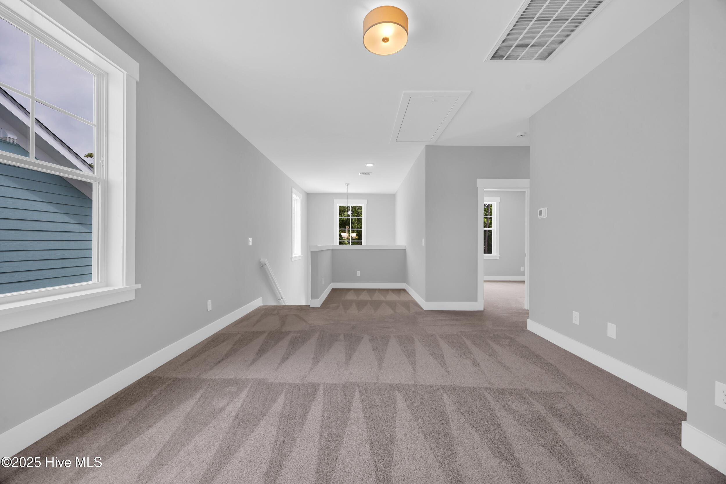 100548865 | Photo 13