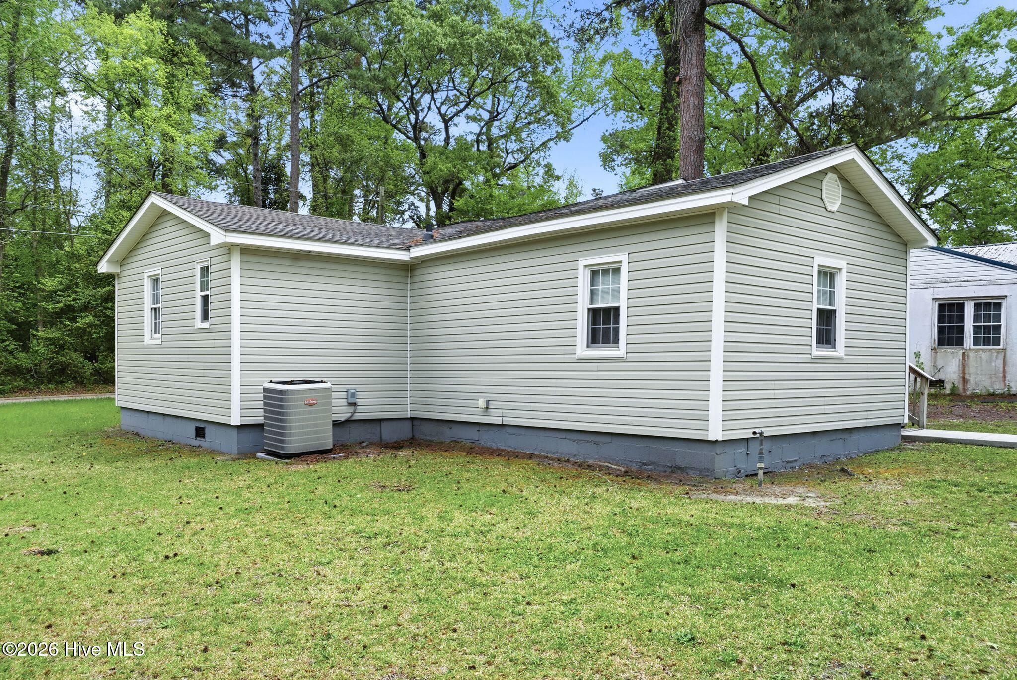 100565882 | Photo 43