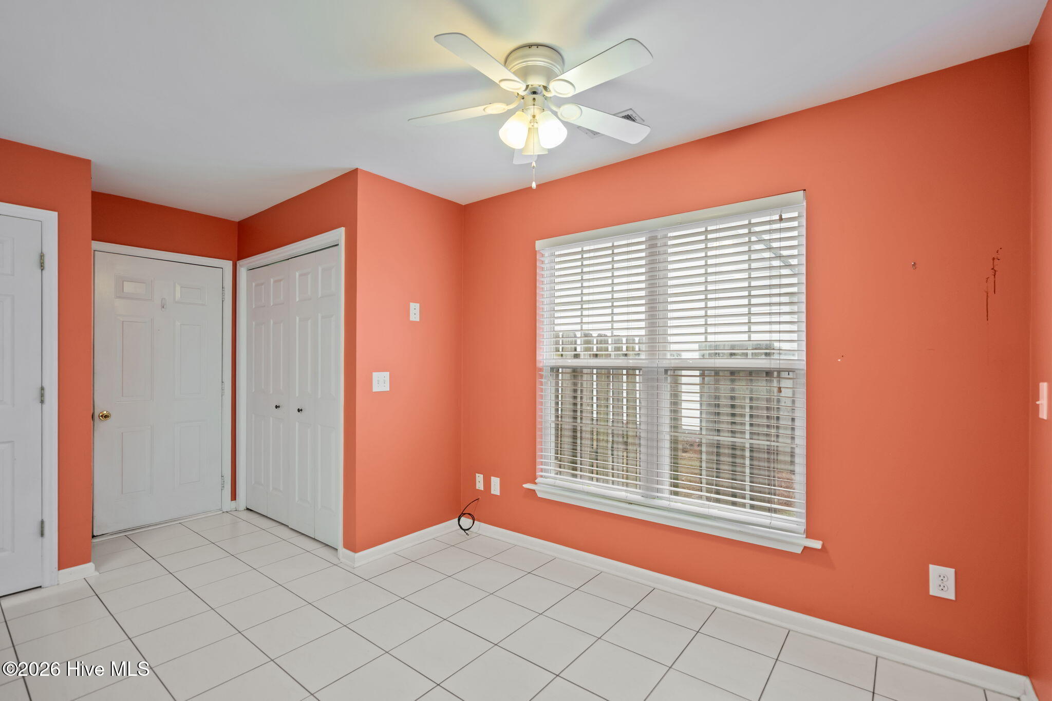 100560149 | Photo 18