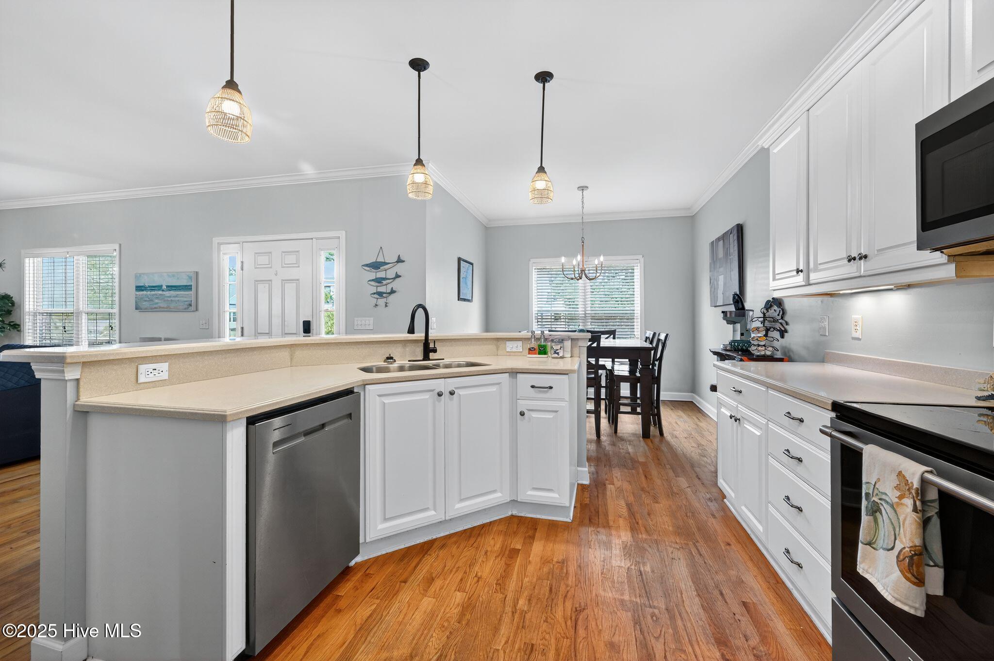 100527210 | Photo 10