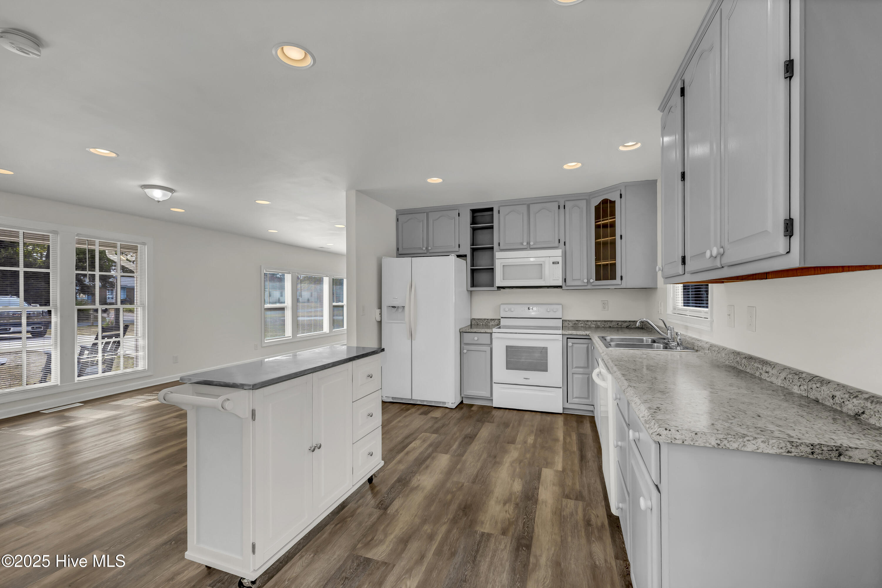 100543844 | Photo 11