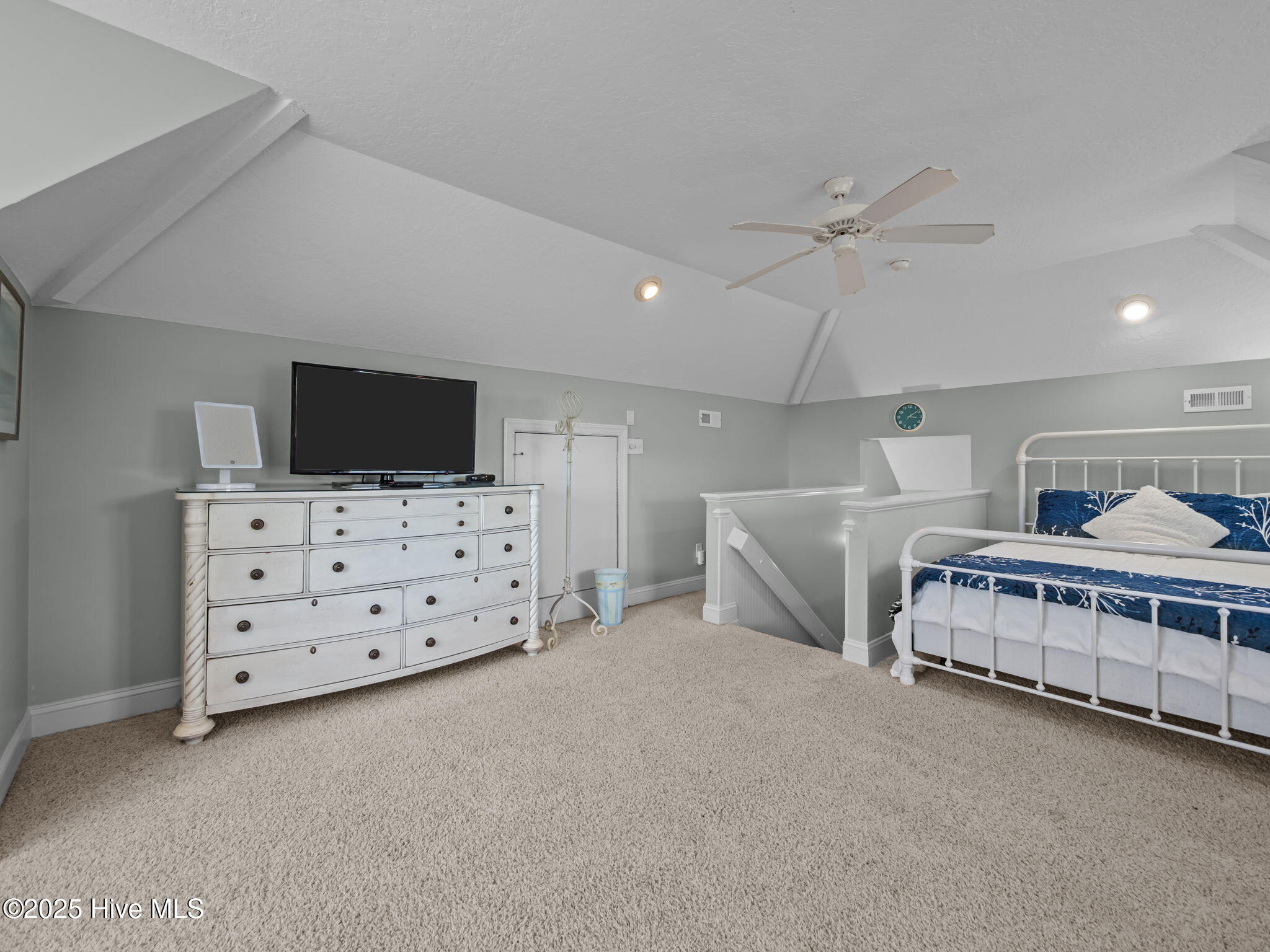 100541168 | Photo 30