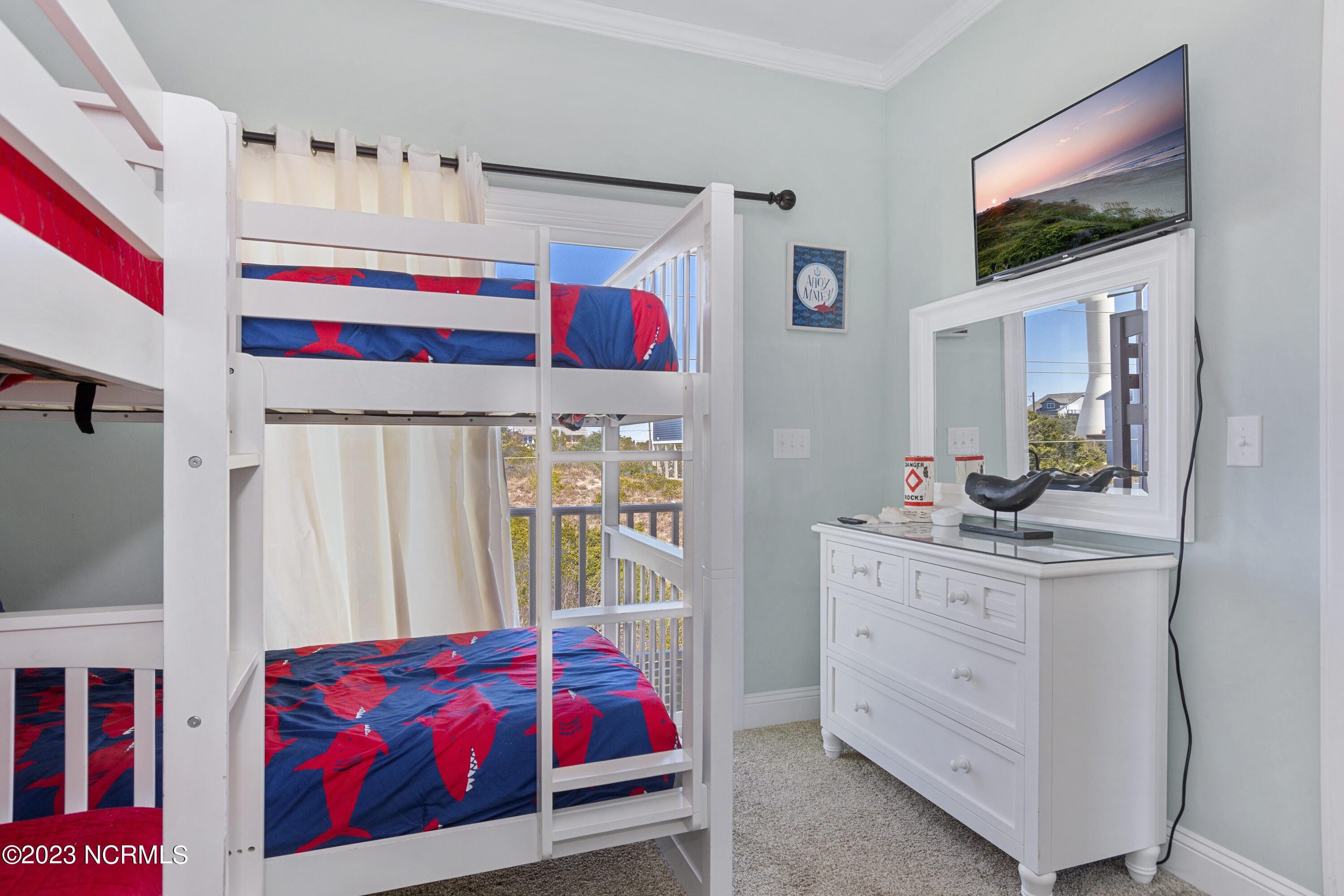 100565817 | Photo 30