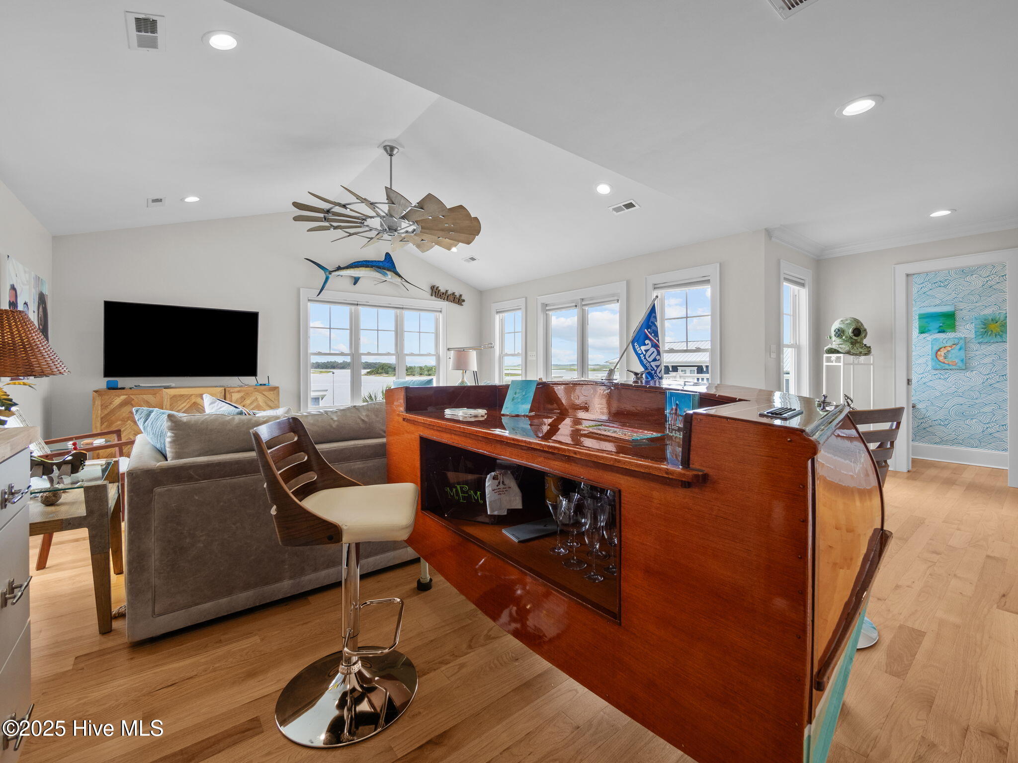 100527166 | Photo 63