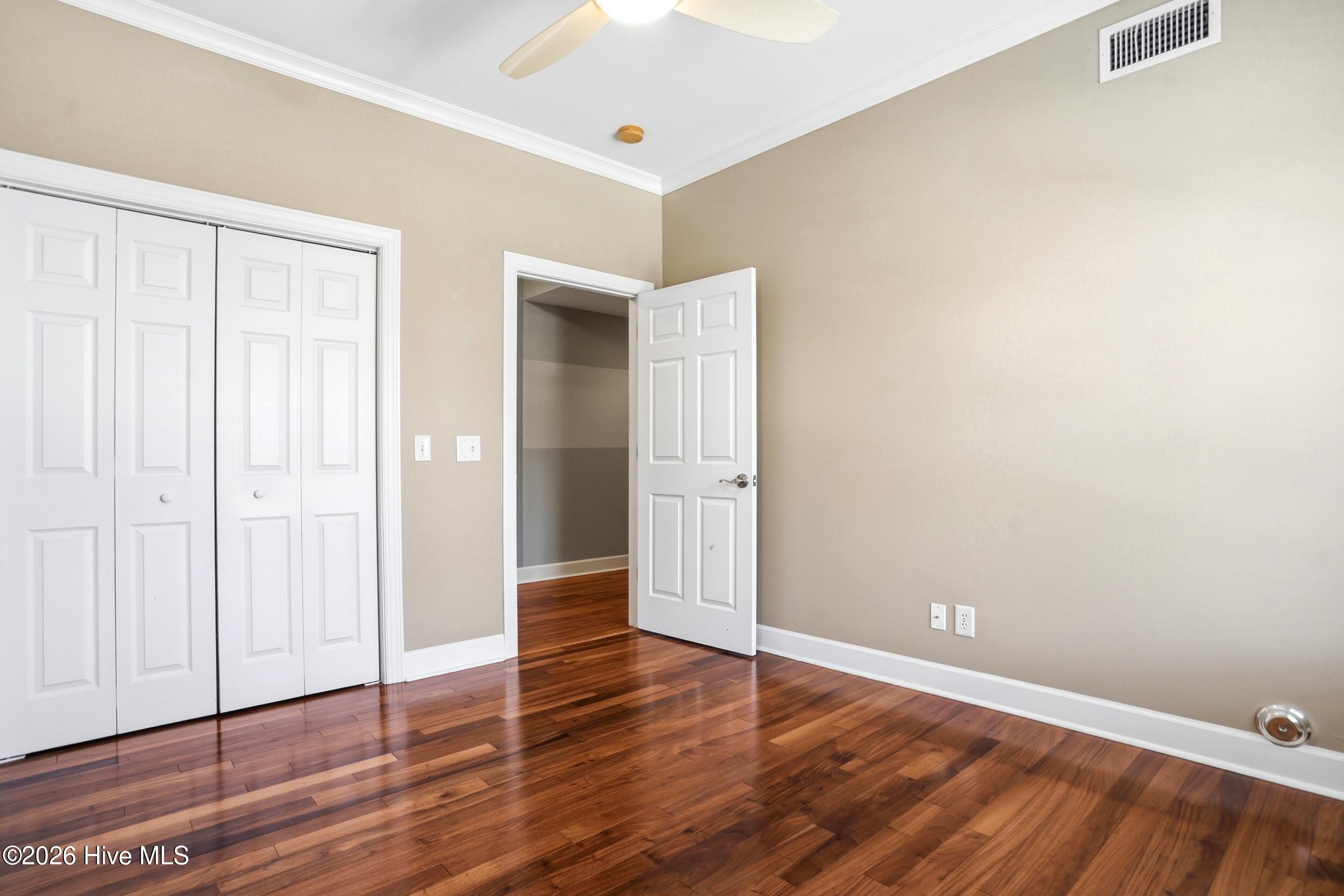 100570172 | Photo 26