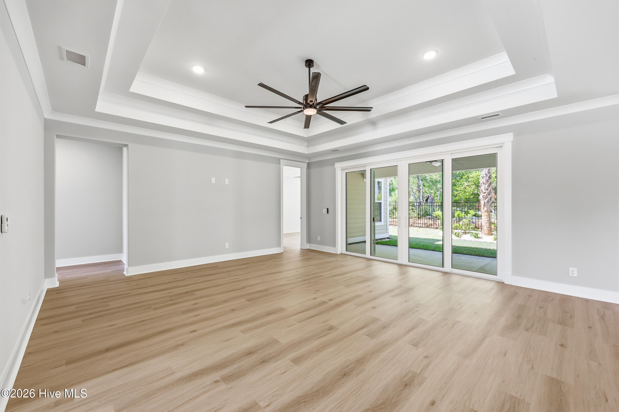 100551665 | Photo 16