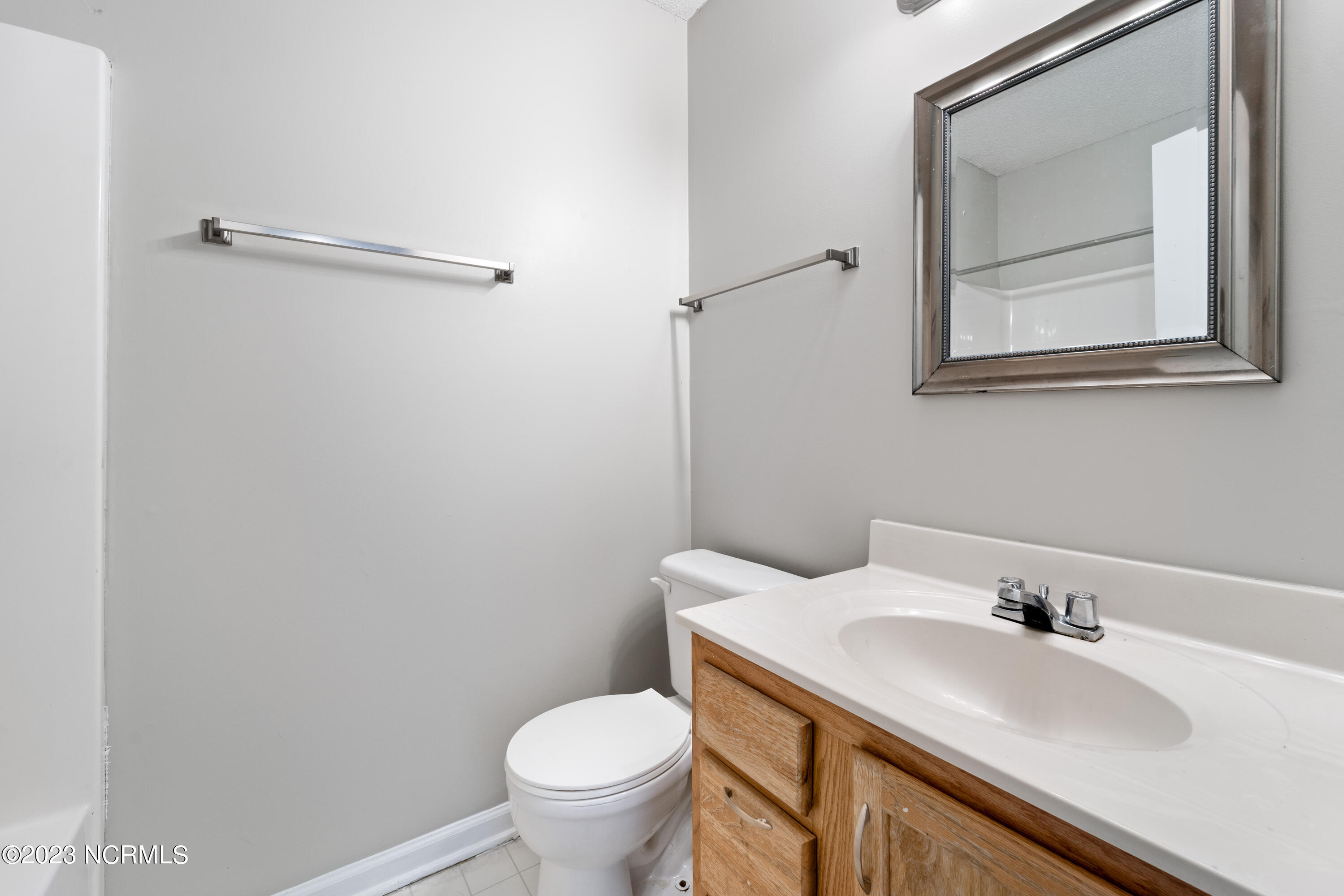 100561660 | Photo 13