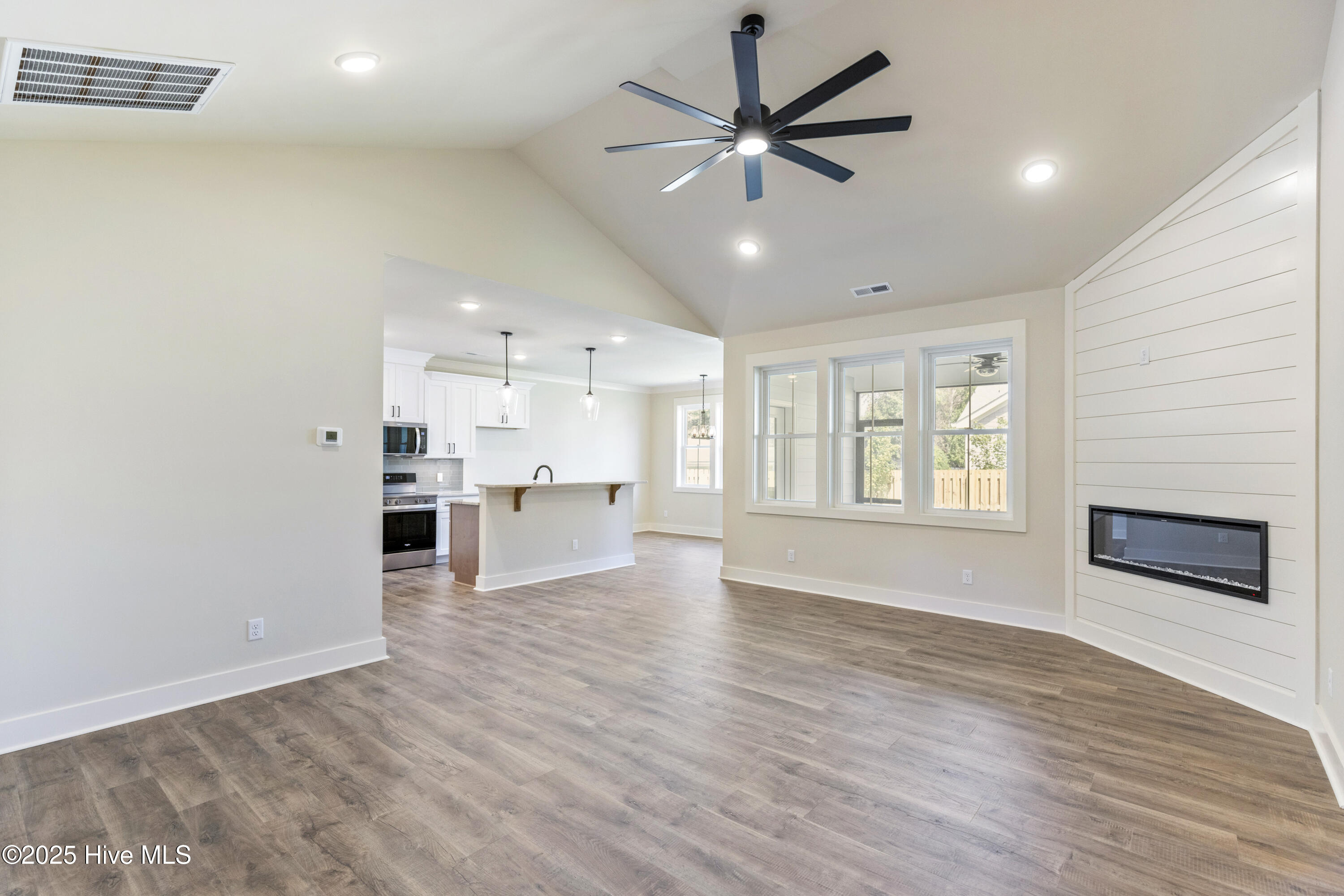 100539759 | Photo 15