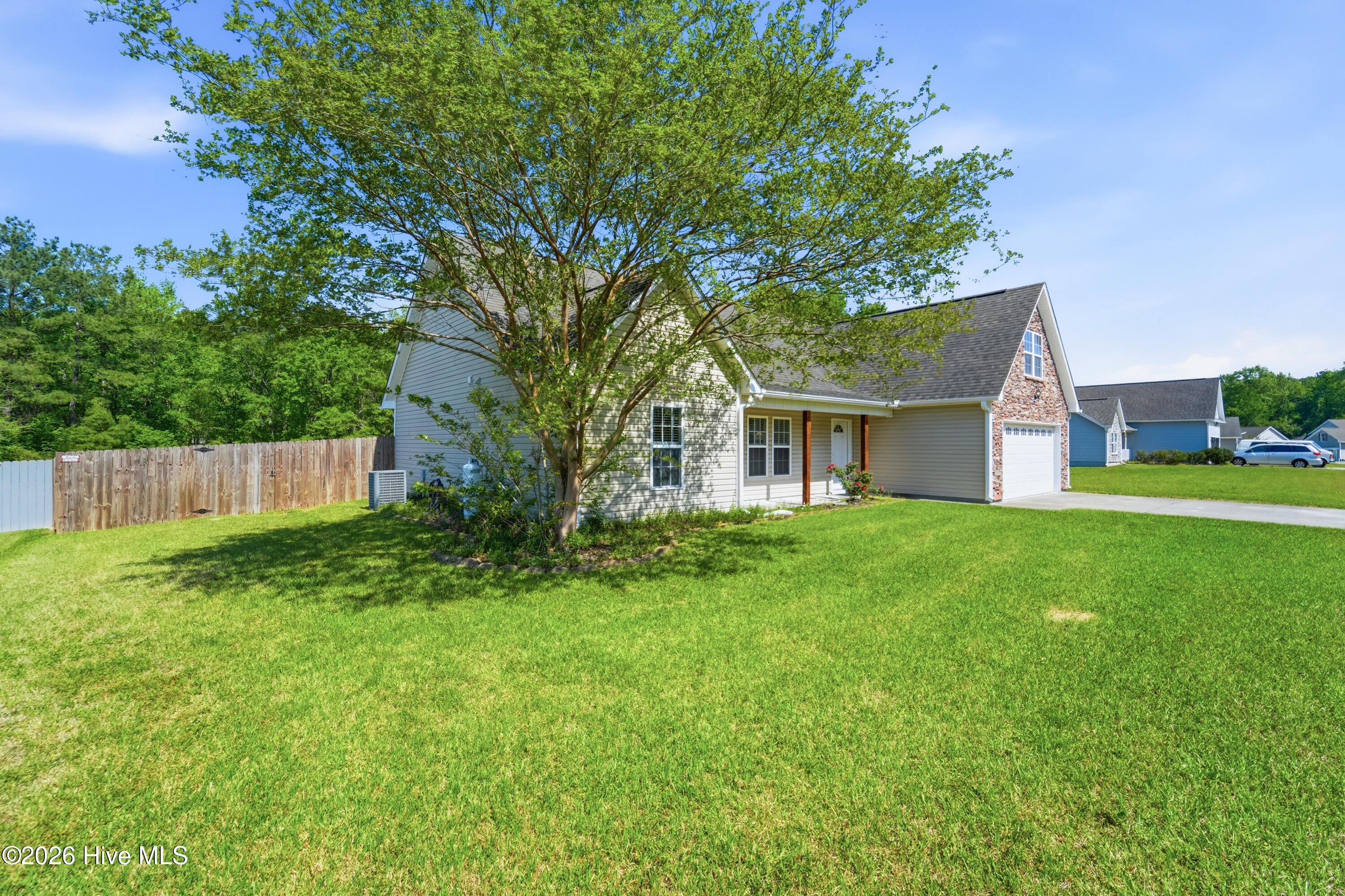 100568170 | Photo 42