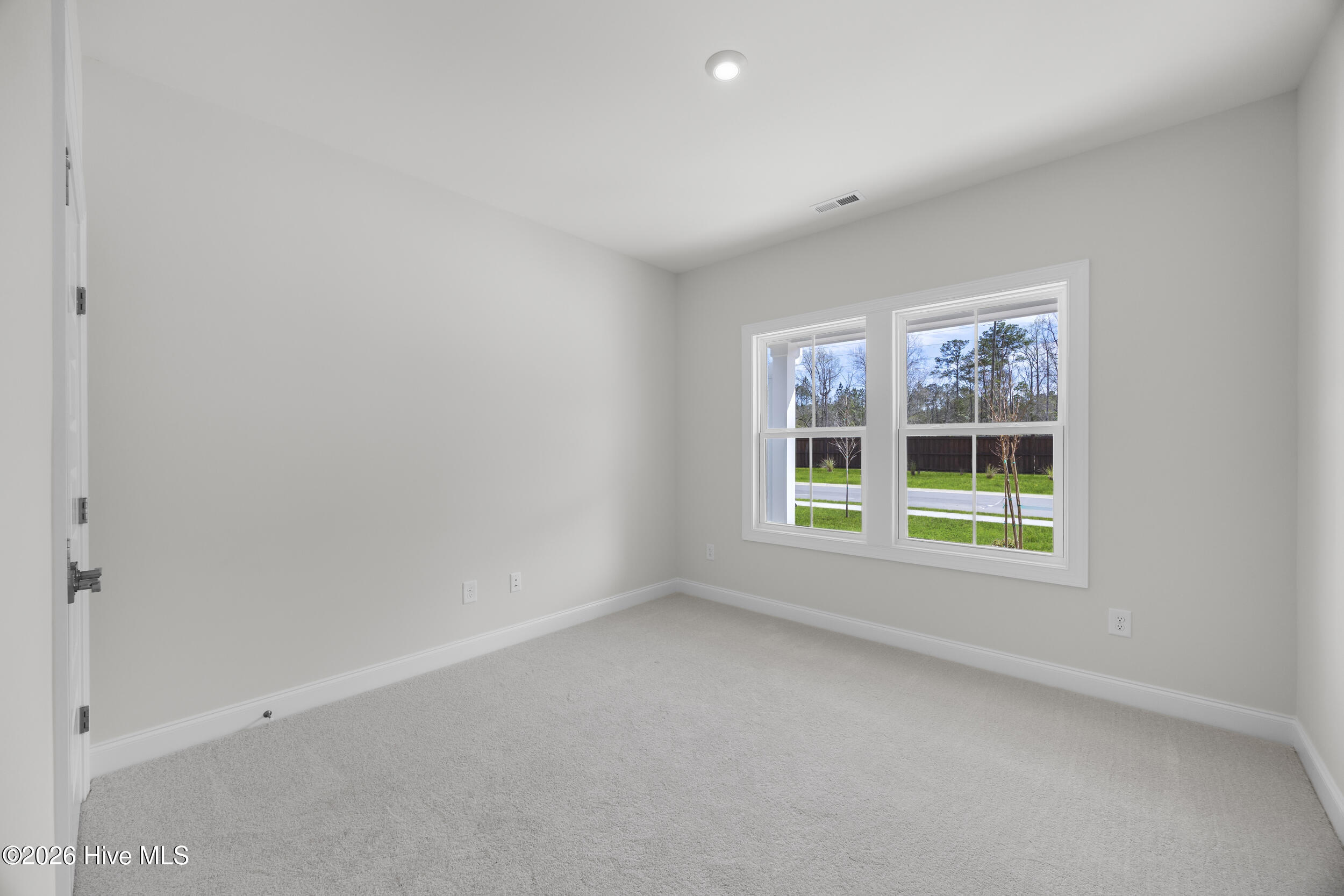 100561825 | Photo 10