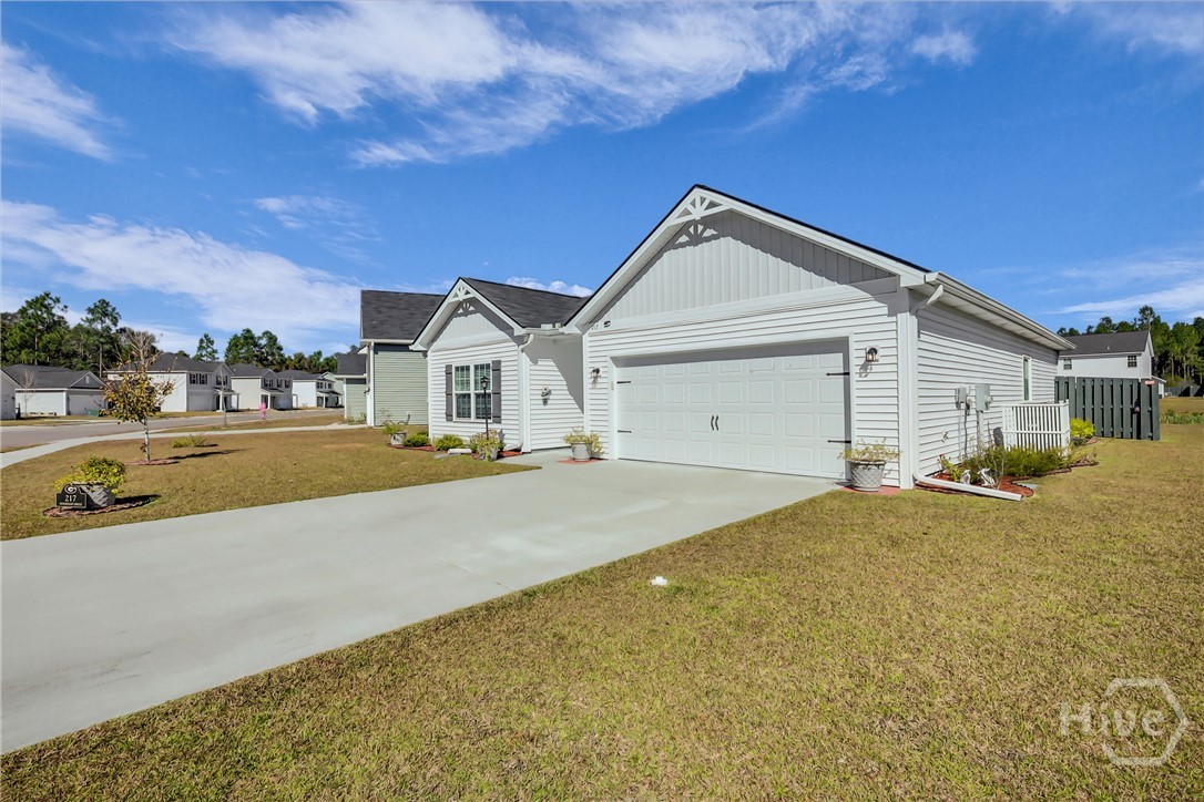 Homes for sale in Hinesville, GA | 217 Brightleaf Cir, Hinesville, GA 31313 | MLS# SA342990