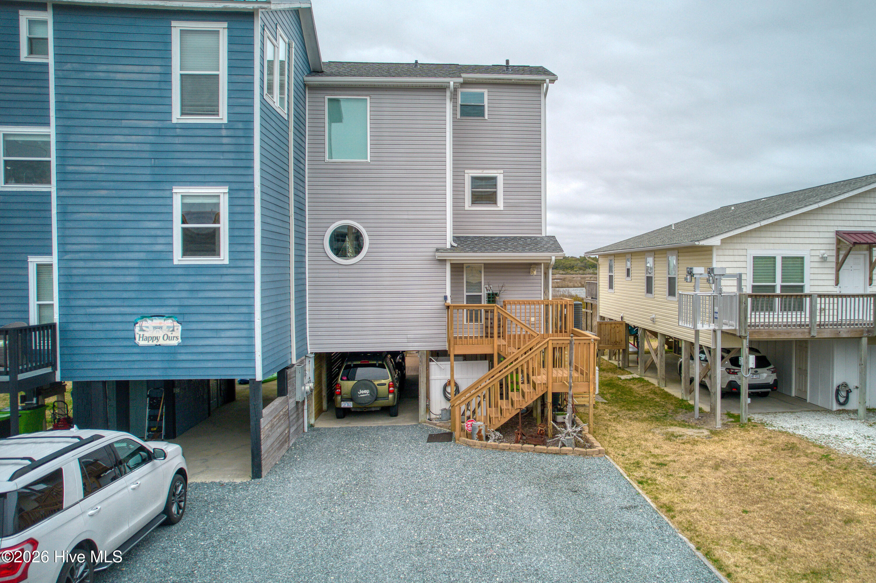 100558069 | Photo 91