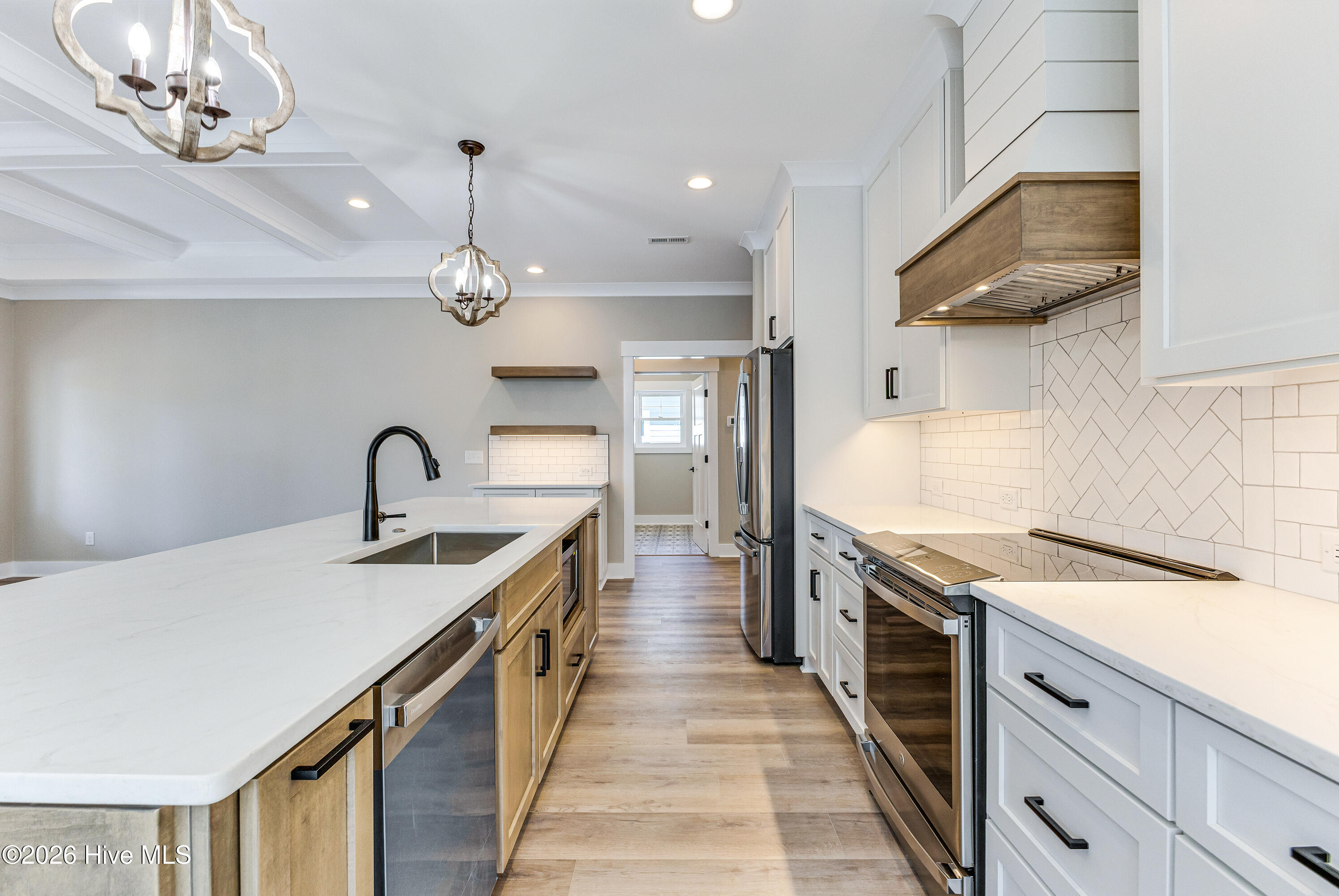 100564365 | Photo 15