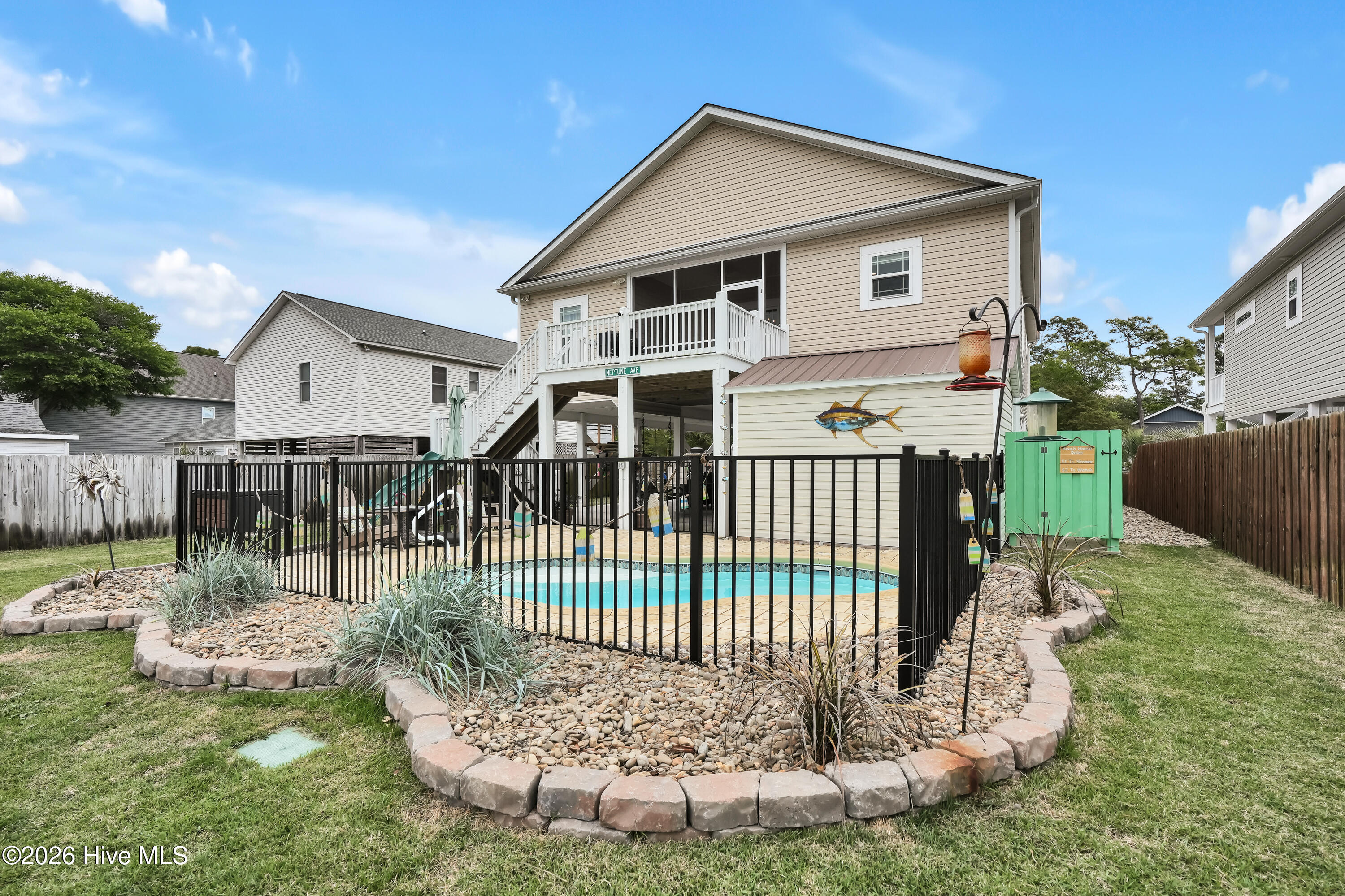 100570261 | Photo 39