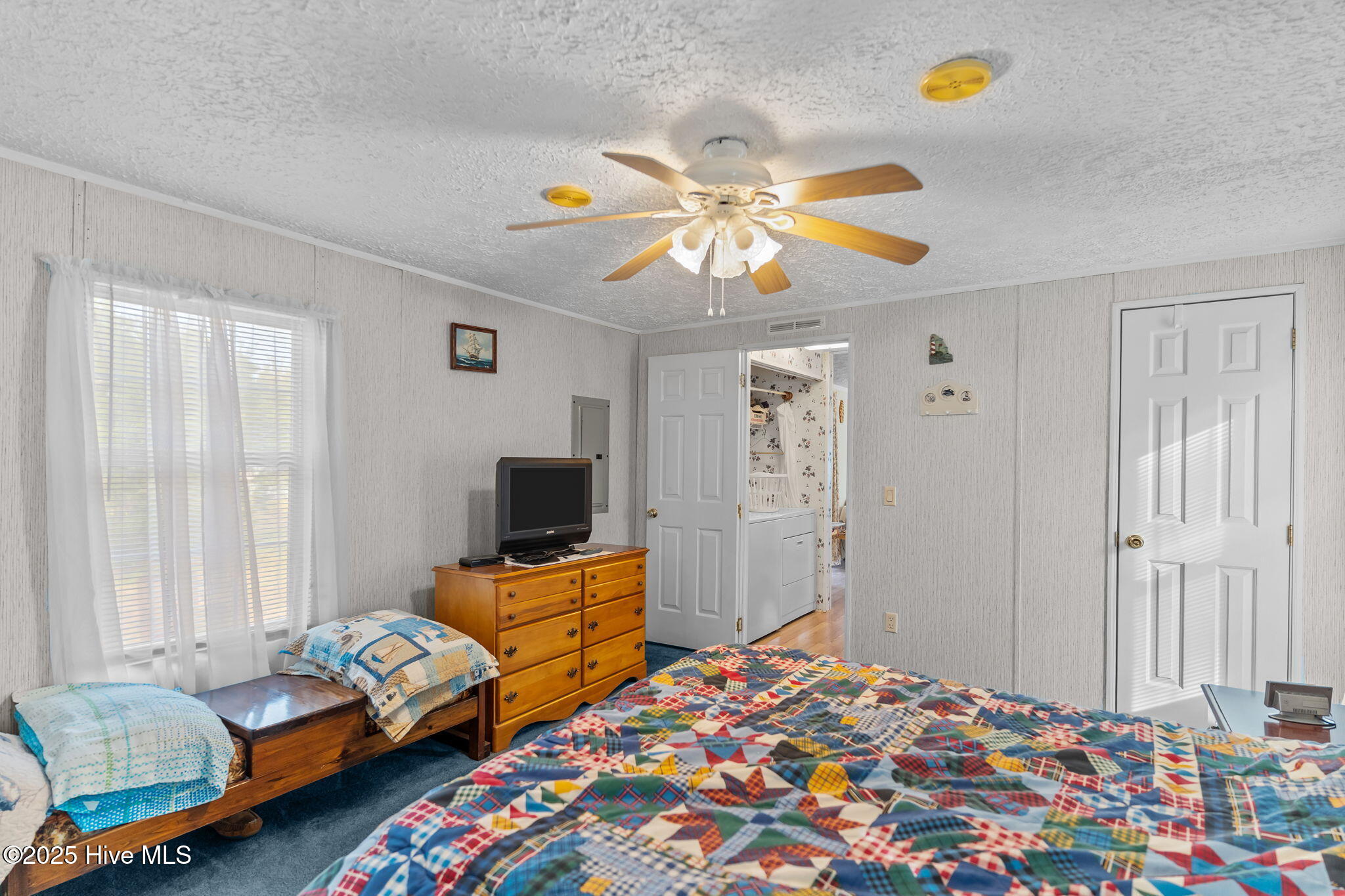 100543944 | Photo 25