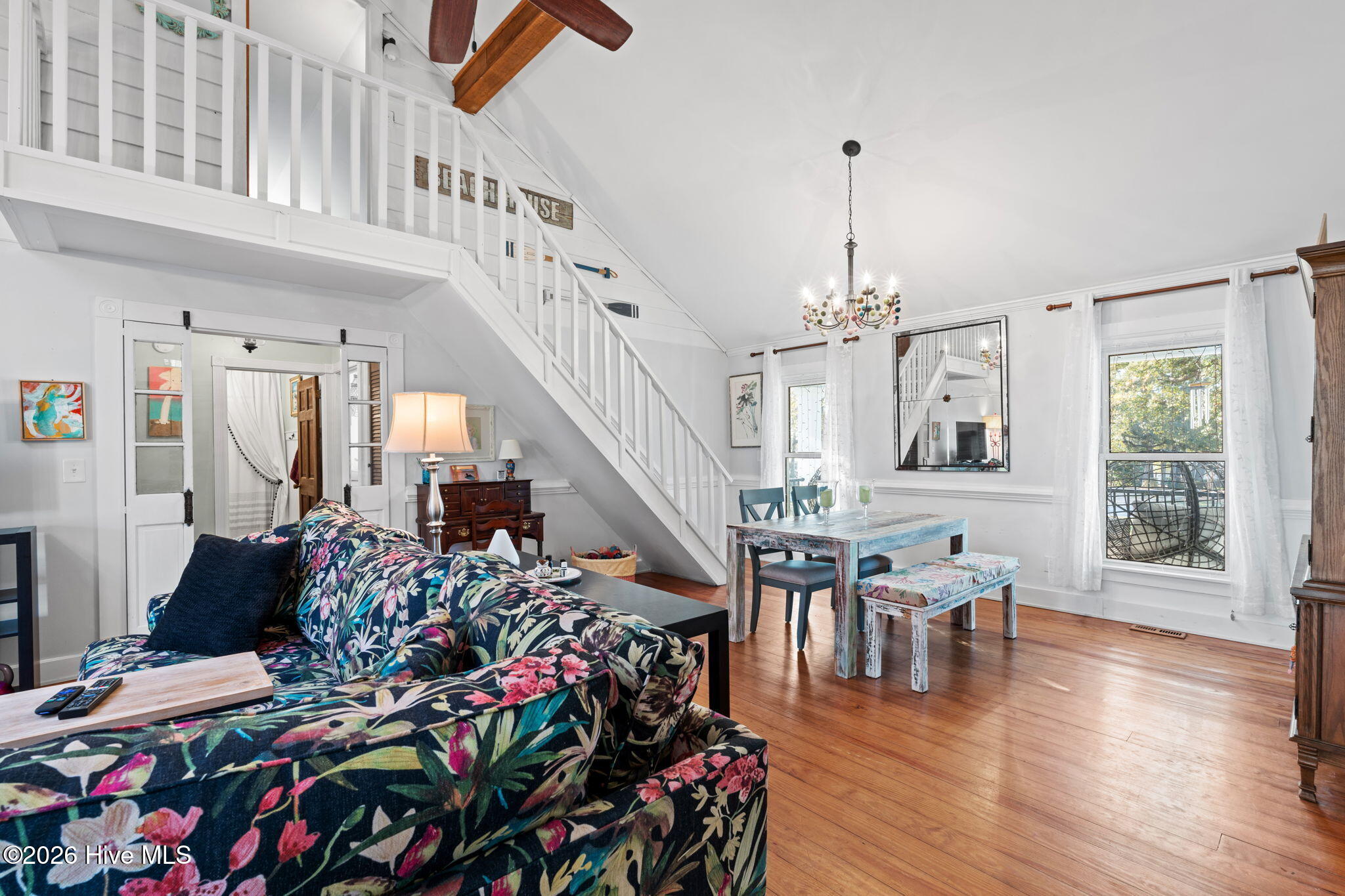 100562668 | Photo 12