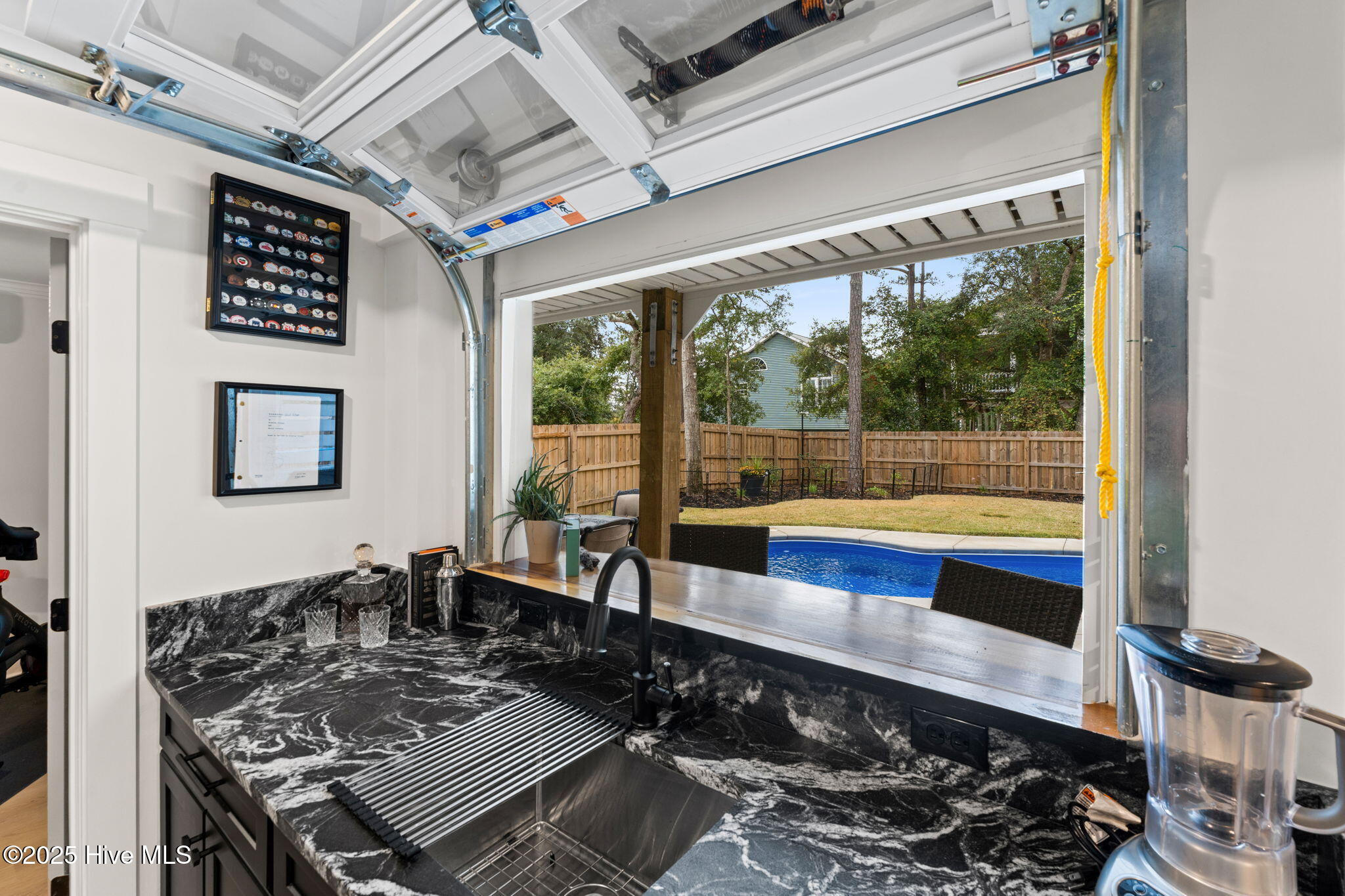 100559638 | Photo 22