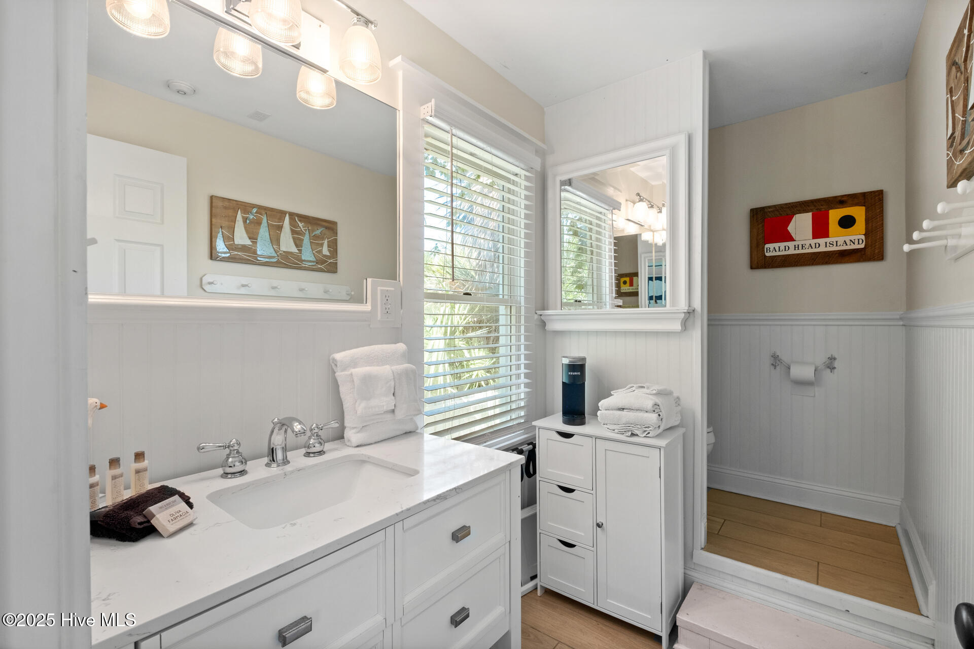 100523176 | Photo 36