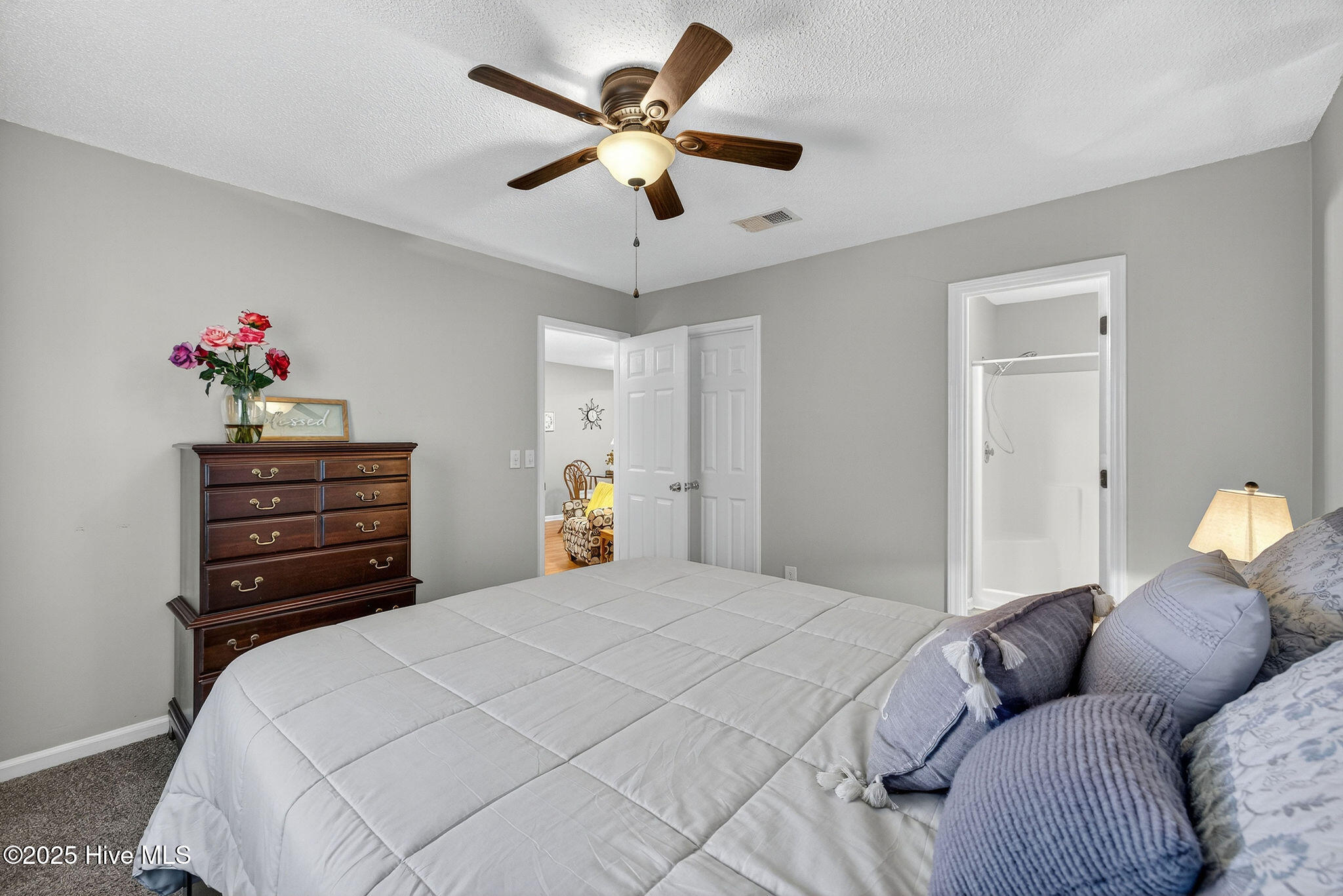 100540704 | Photo 18