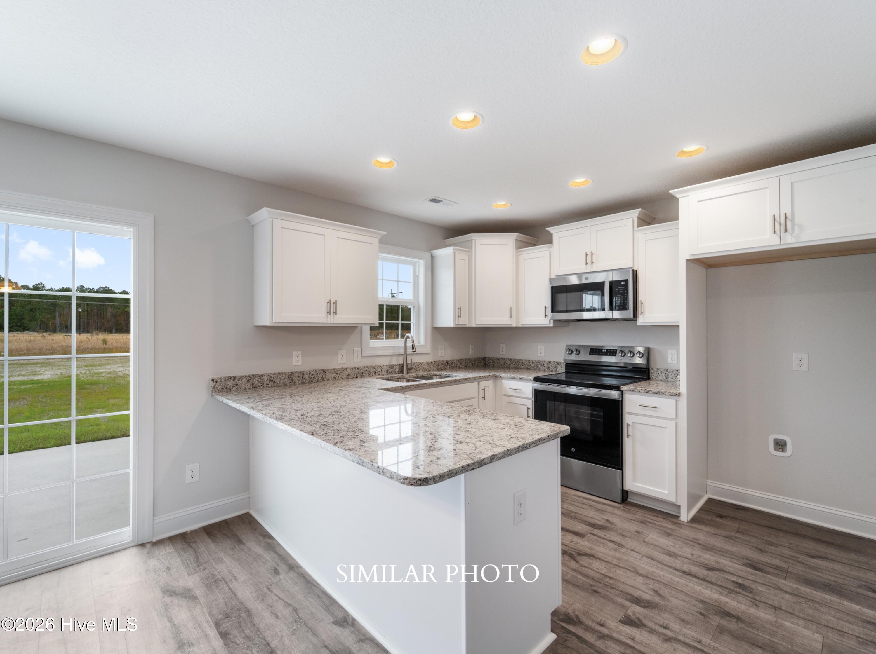 100561244 | Photo 10