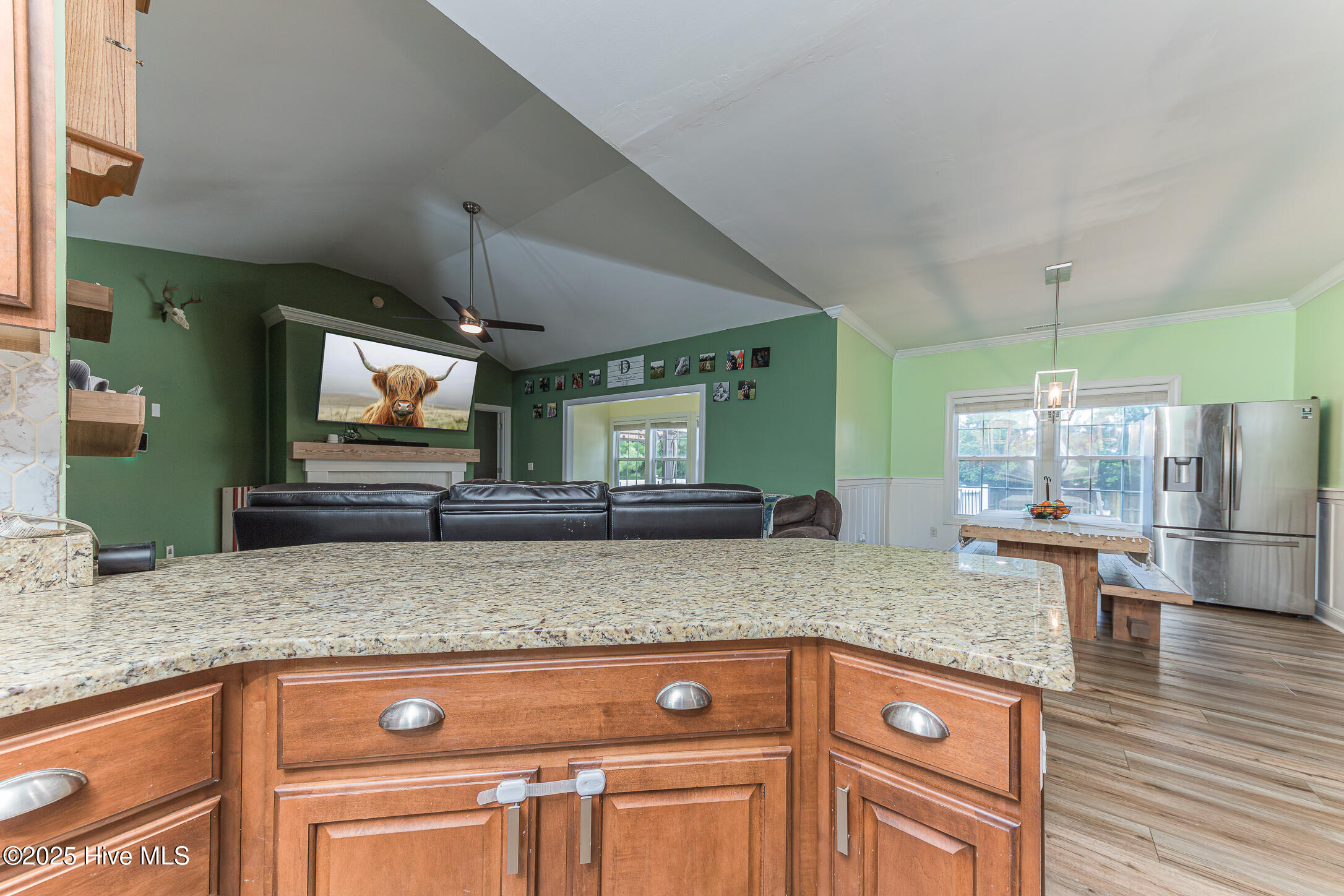 100525059 | Photo 10