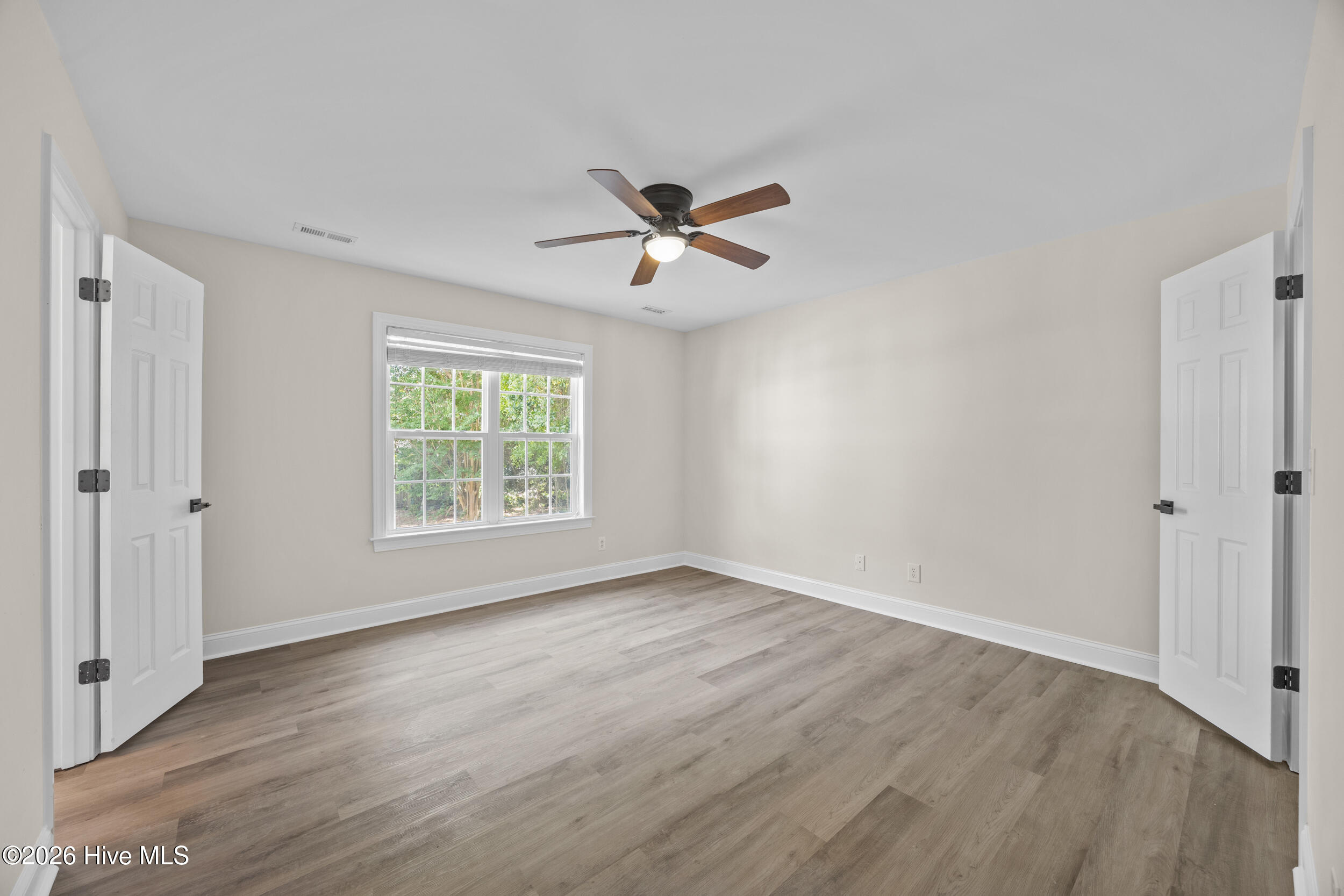 100569542 | Photo 23