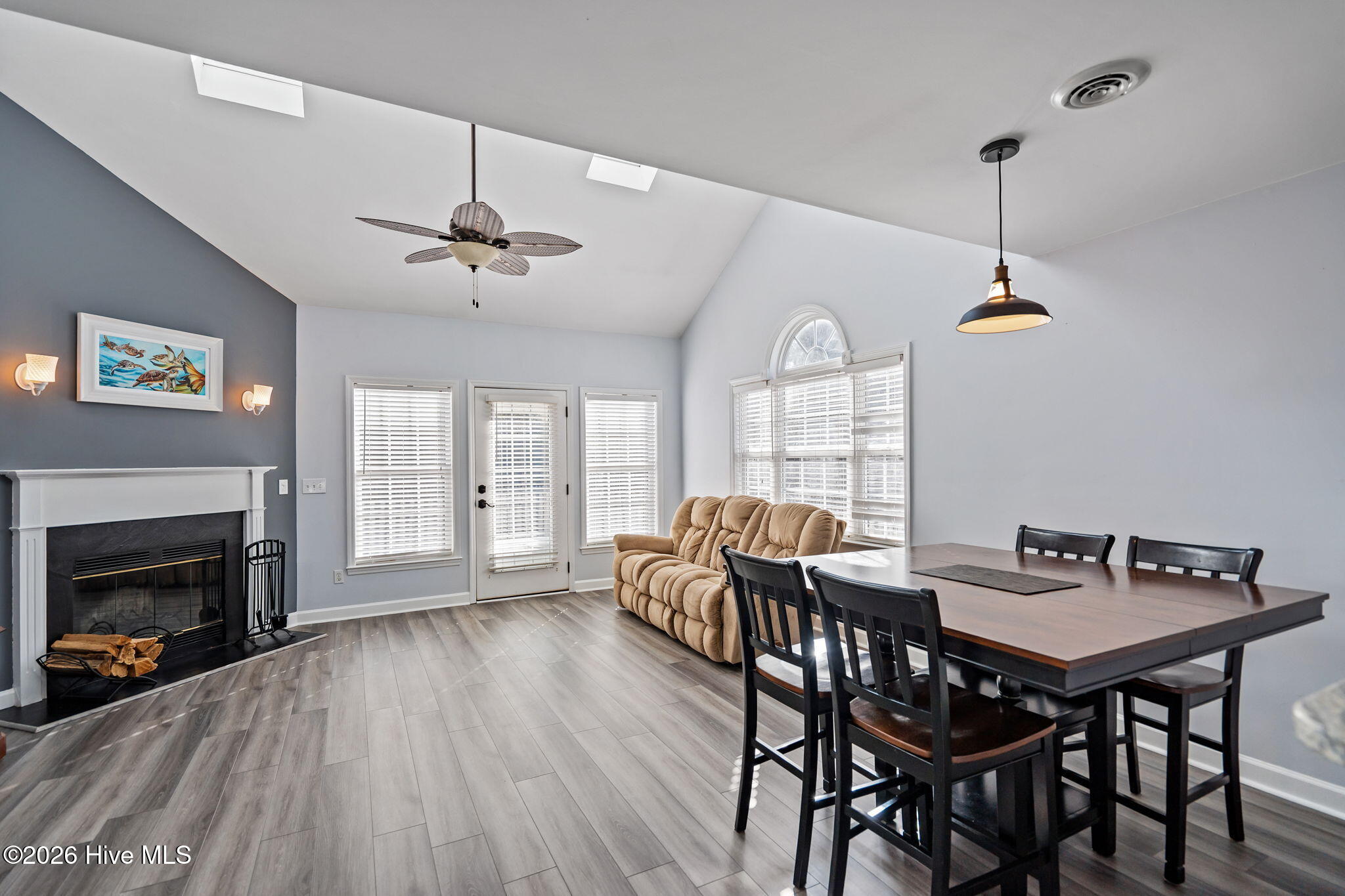 100558805 | Photo 17