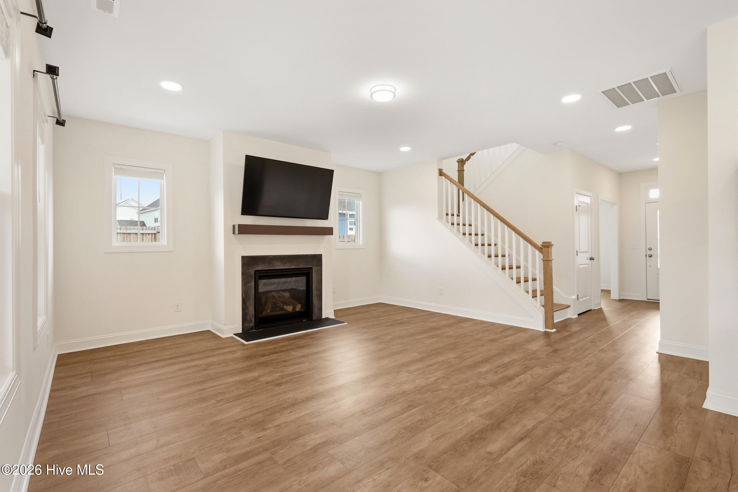 100570629 | Photo 10