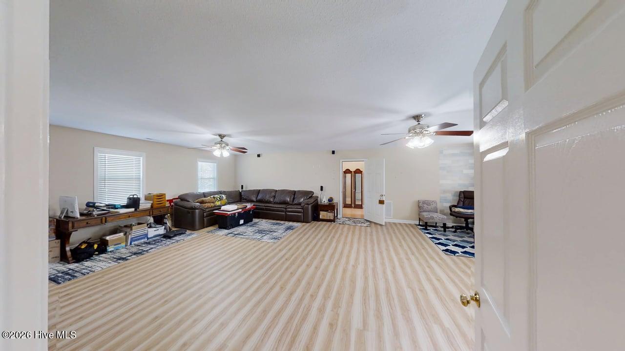 100570322 | Photo 47