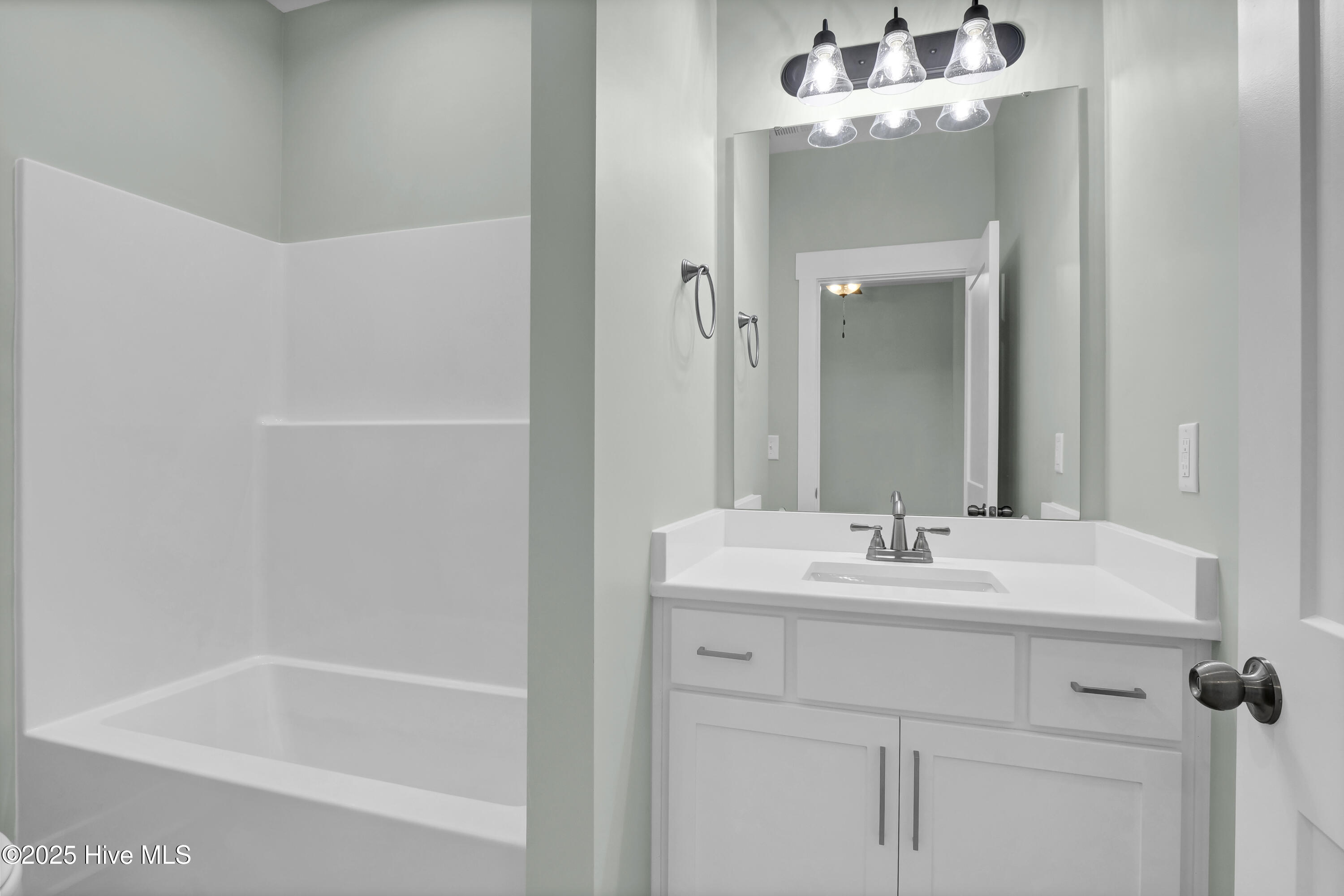 100542555 | Photo 33