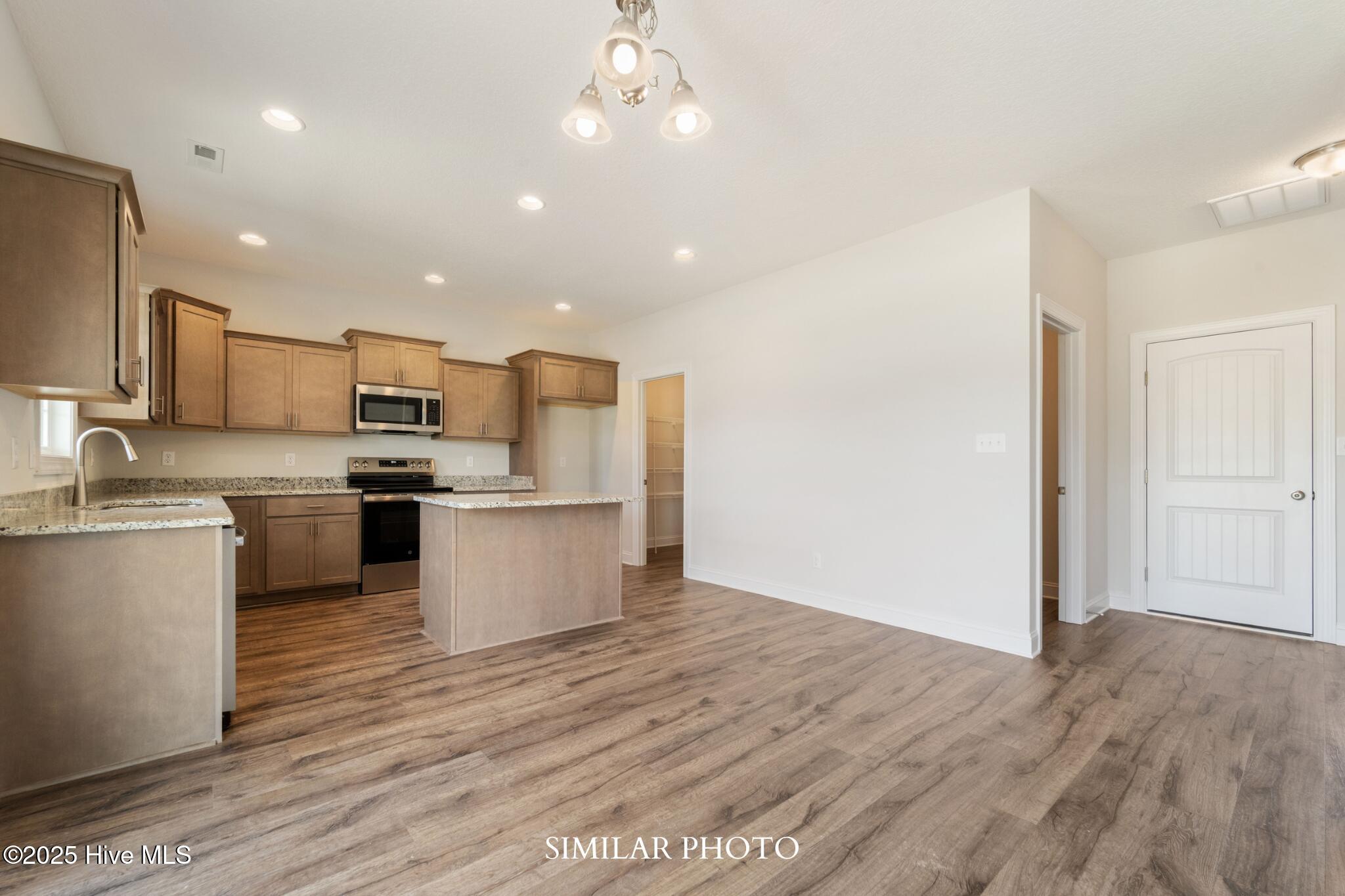 100545471 | Photo 18