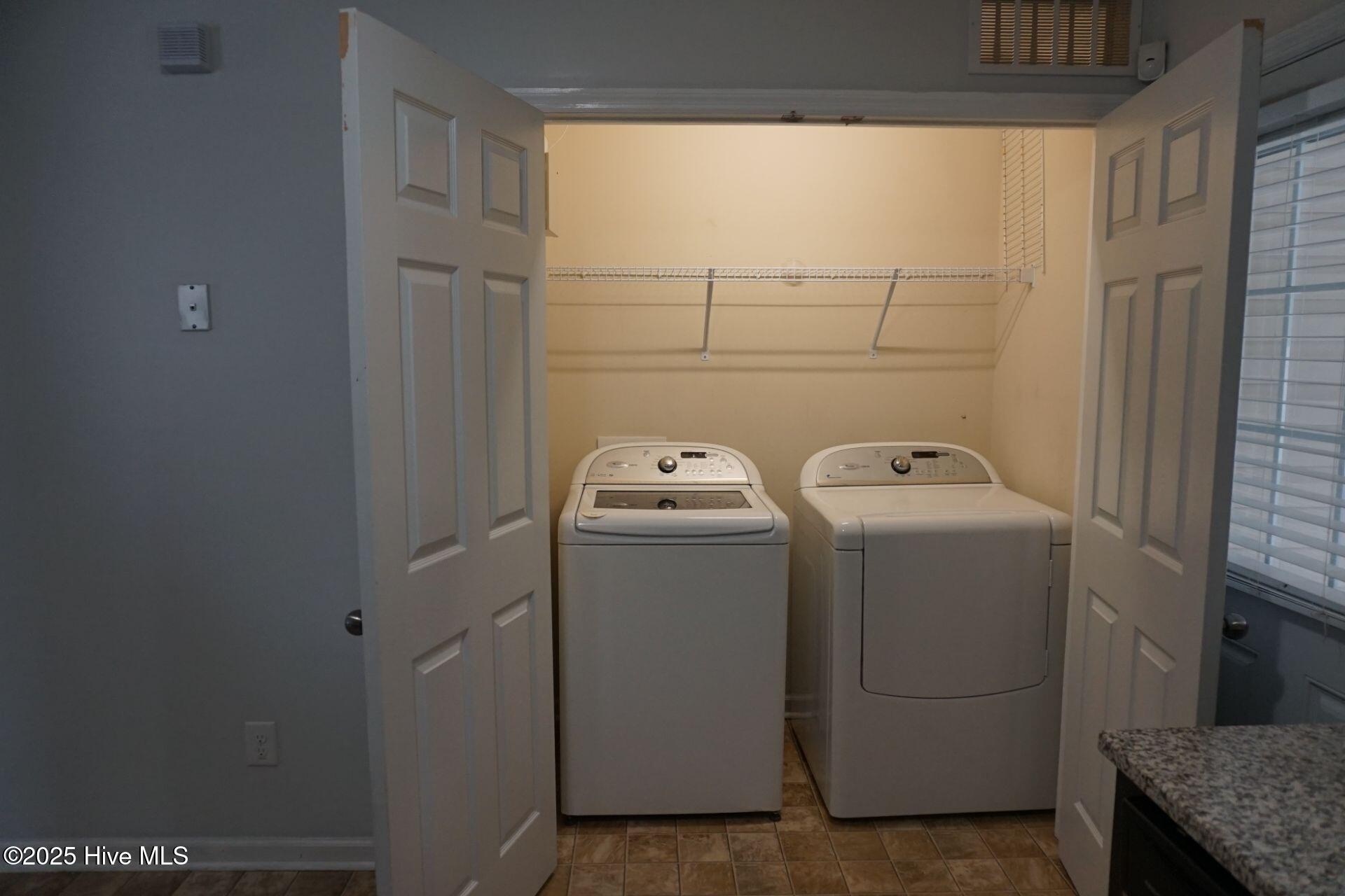 100561095 | Photo 10