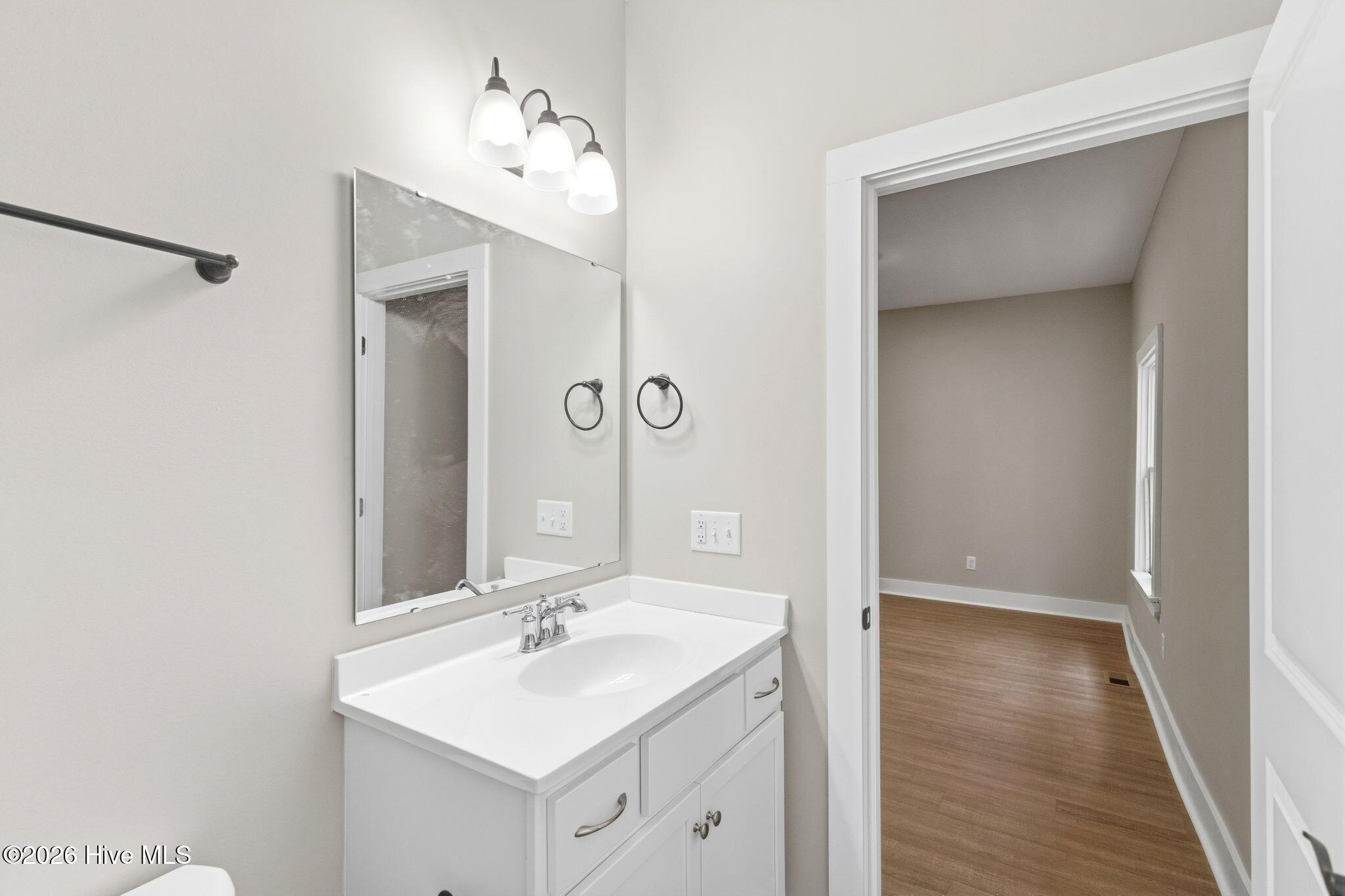 100562420 | Photo 21