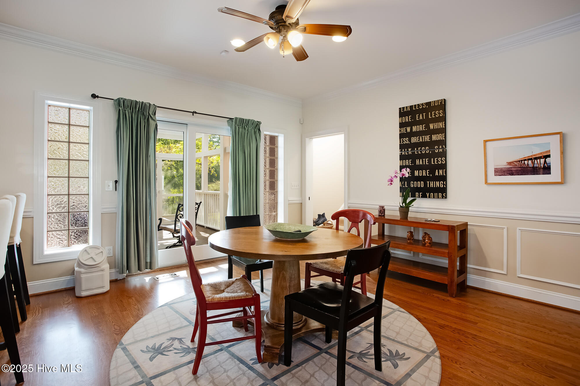 100532044 | Photo 26