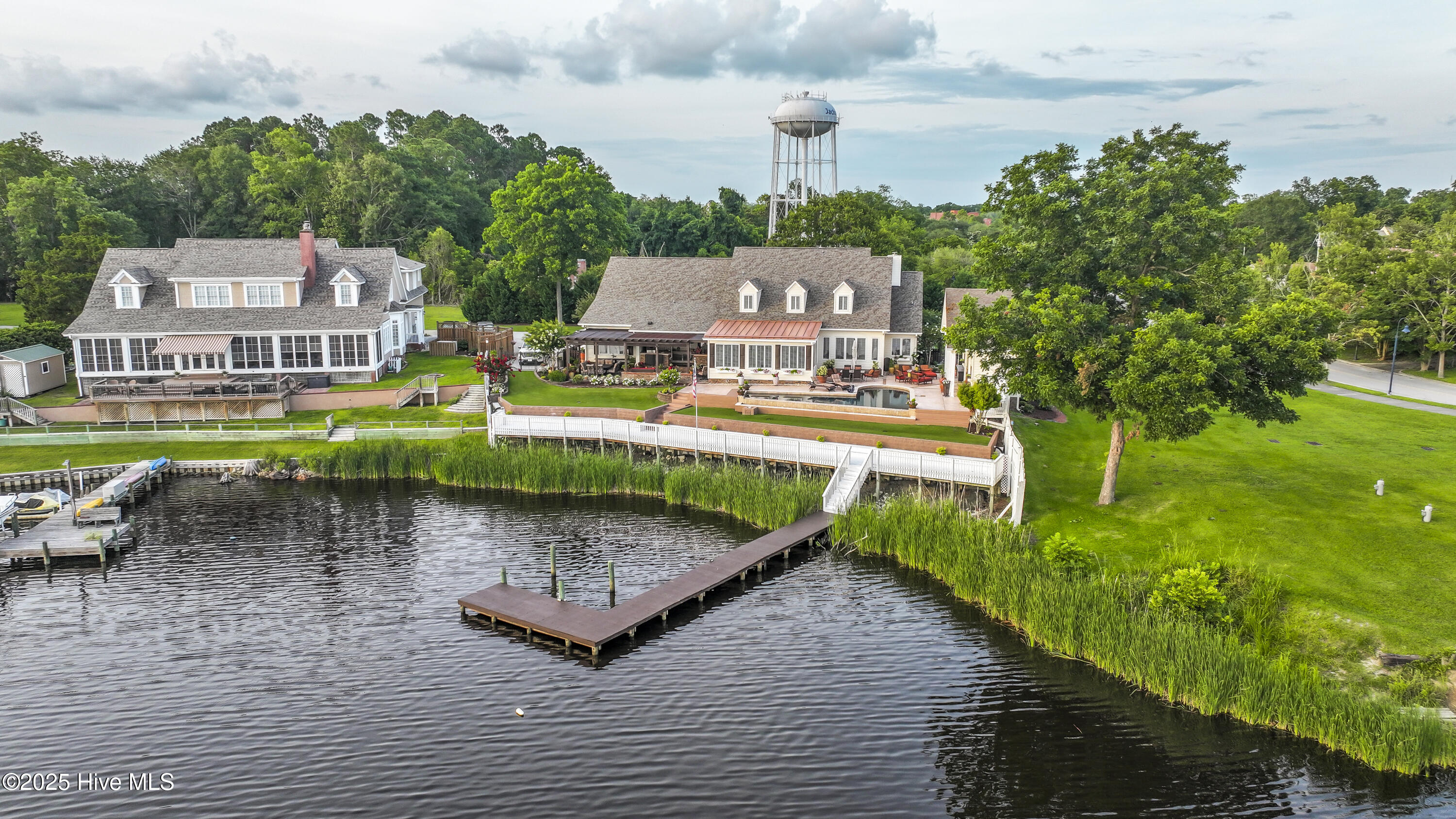 100515842 | Photo 32