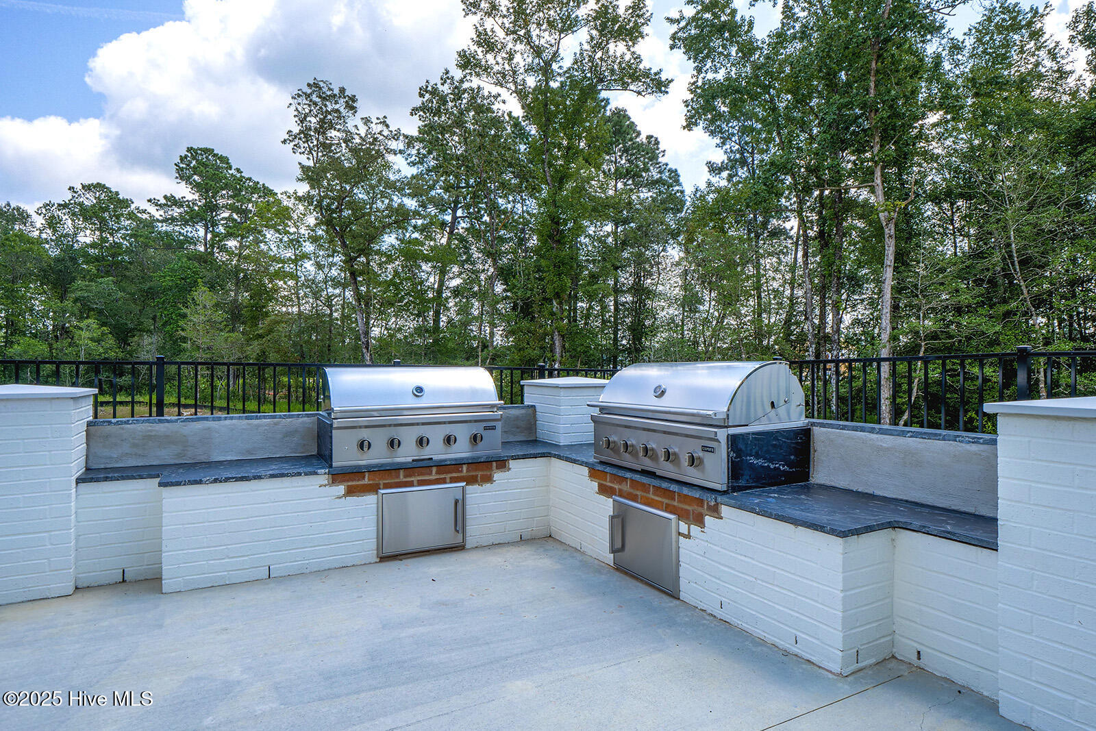 100490369 | Photo 39