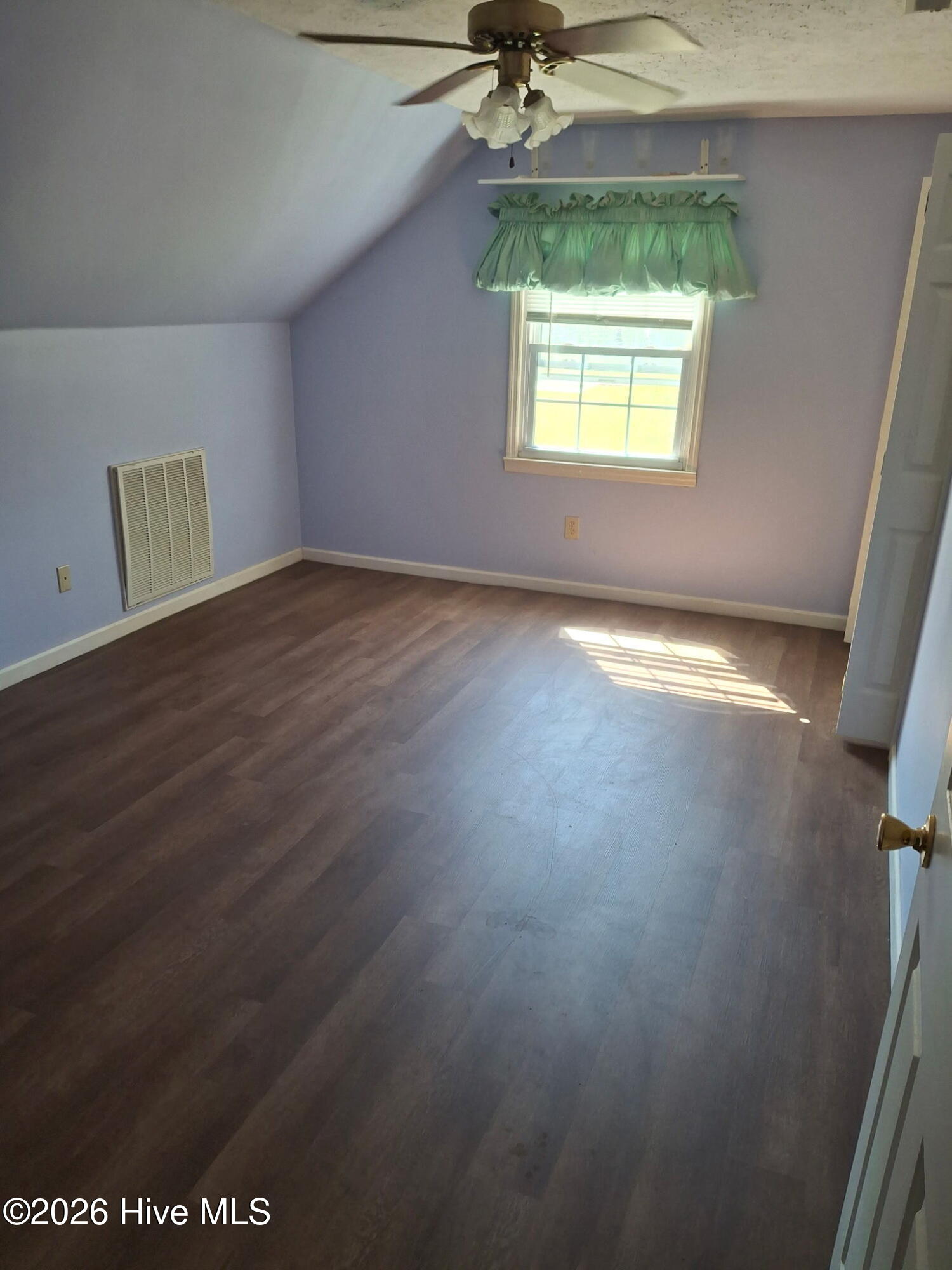 100559129 | Photo 19