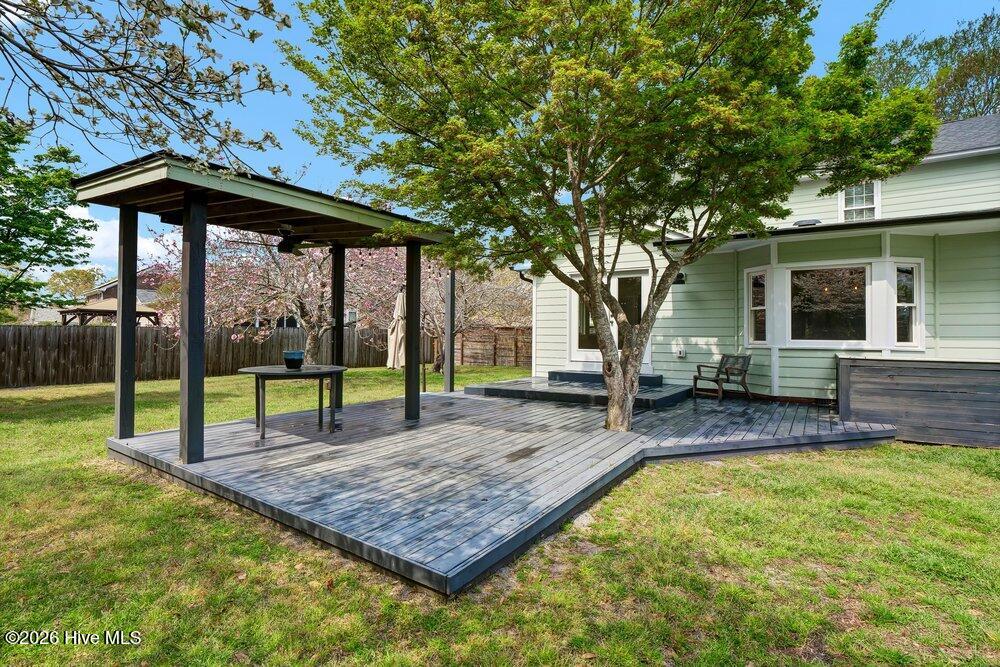 100562479 | Photo 42