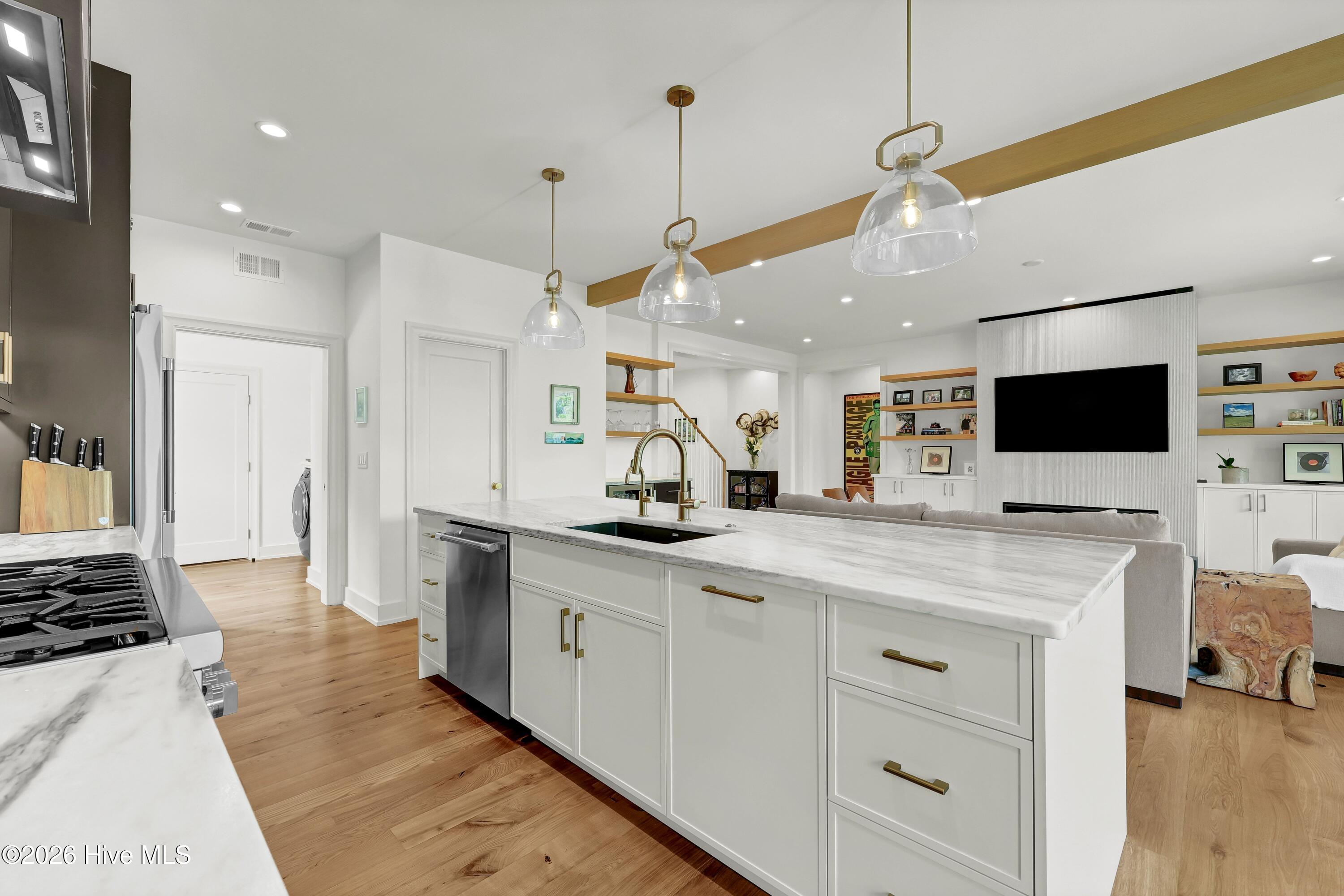 100565656 | Photo 11