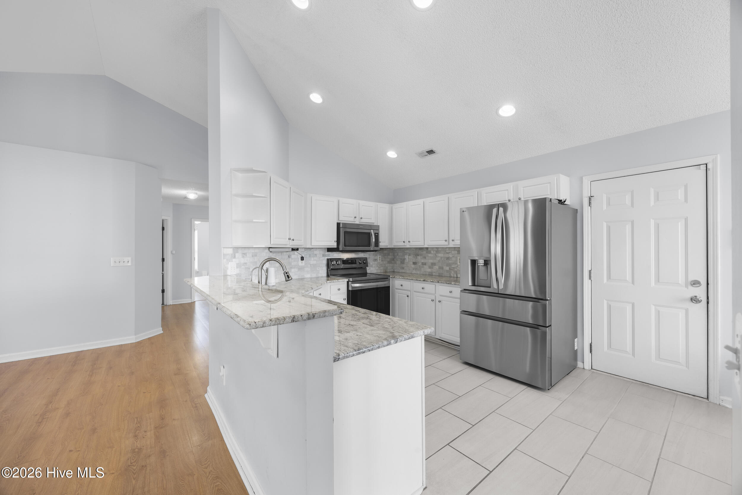 100565263 | Photo 12