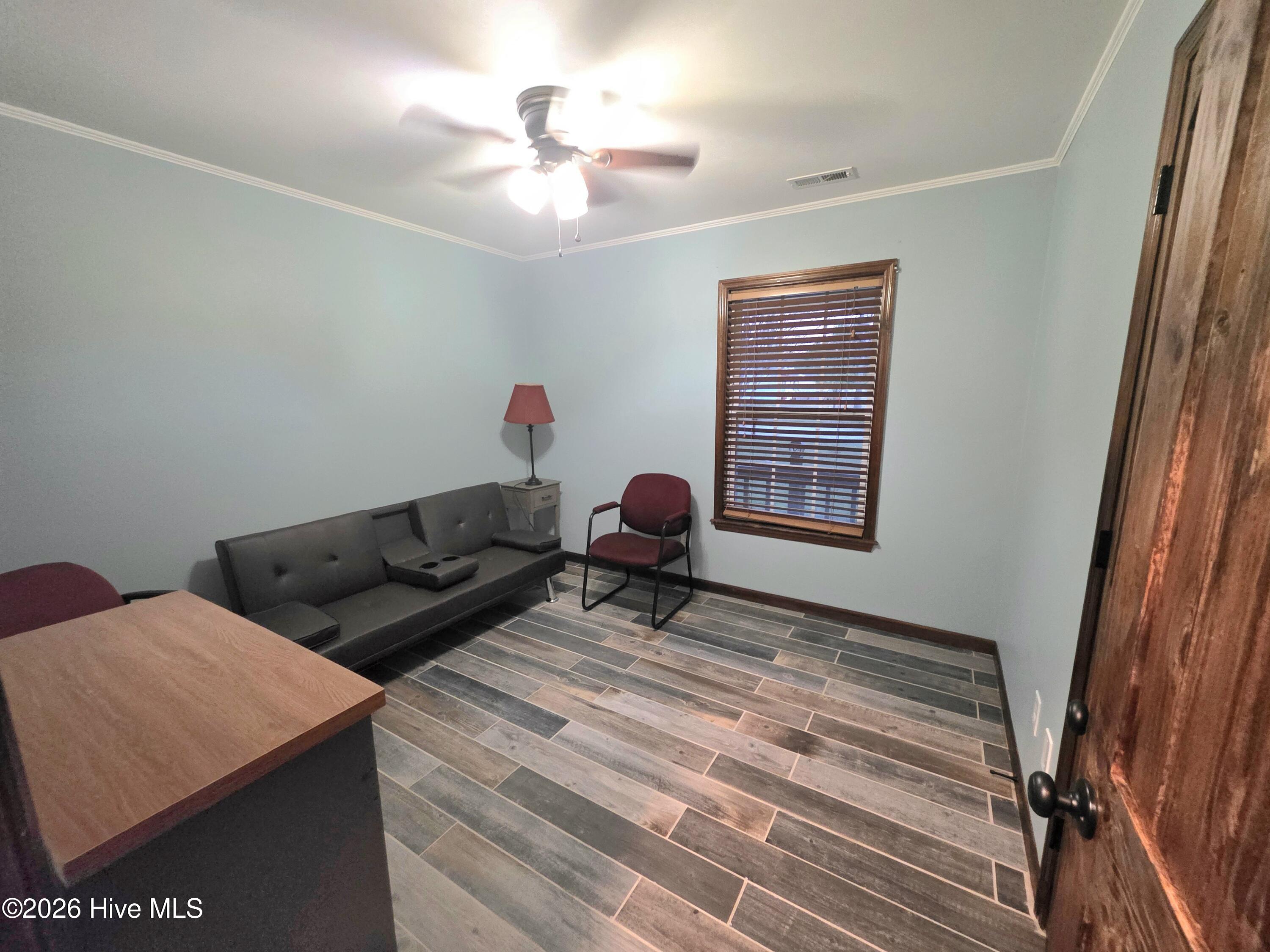 100562929 | Photo 11