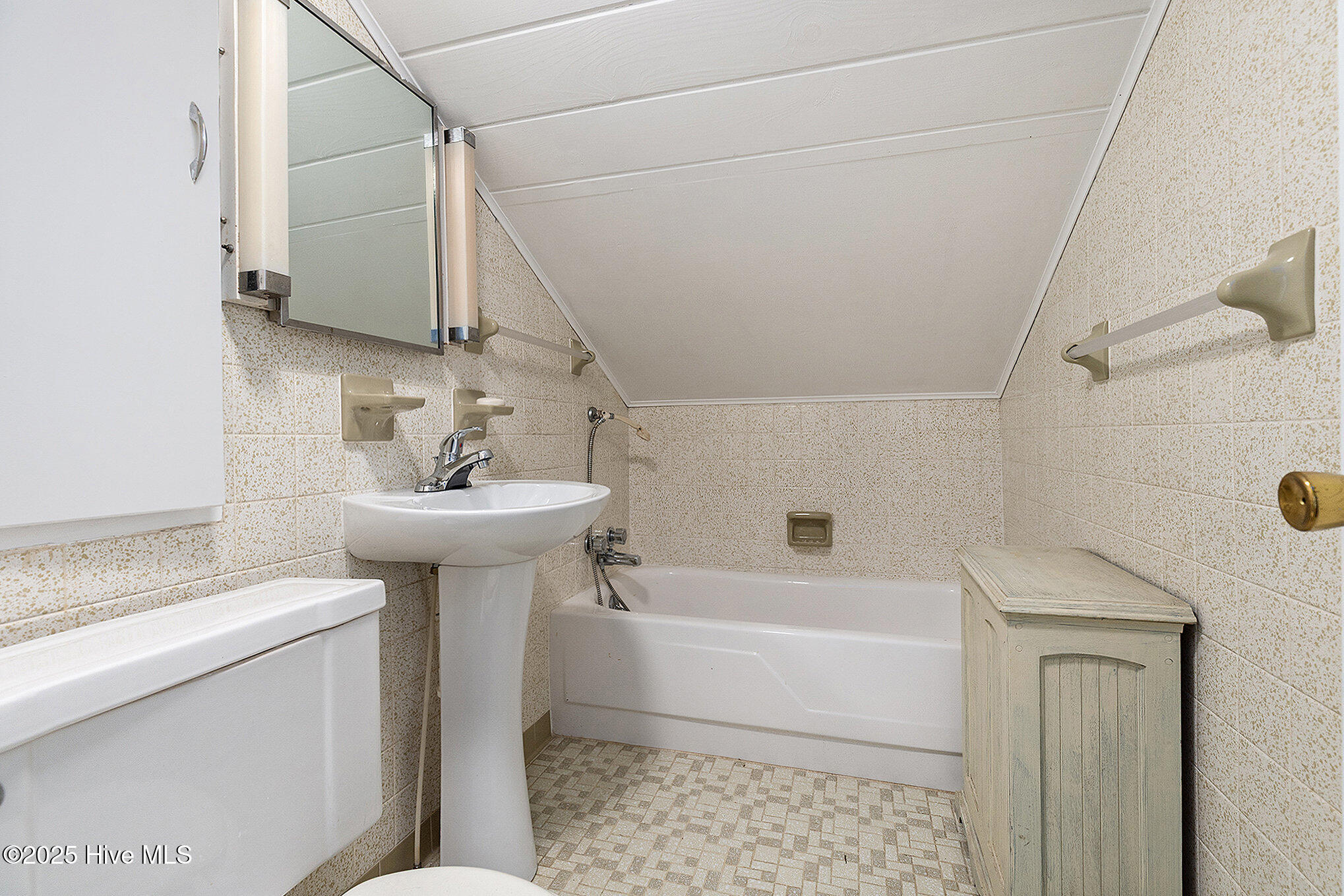 100537209 | Photo 32