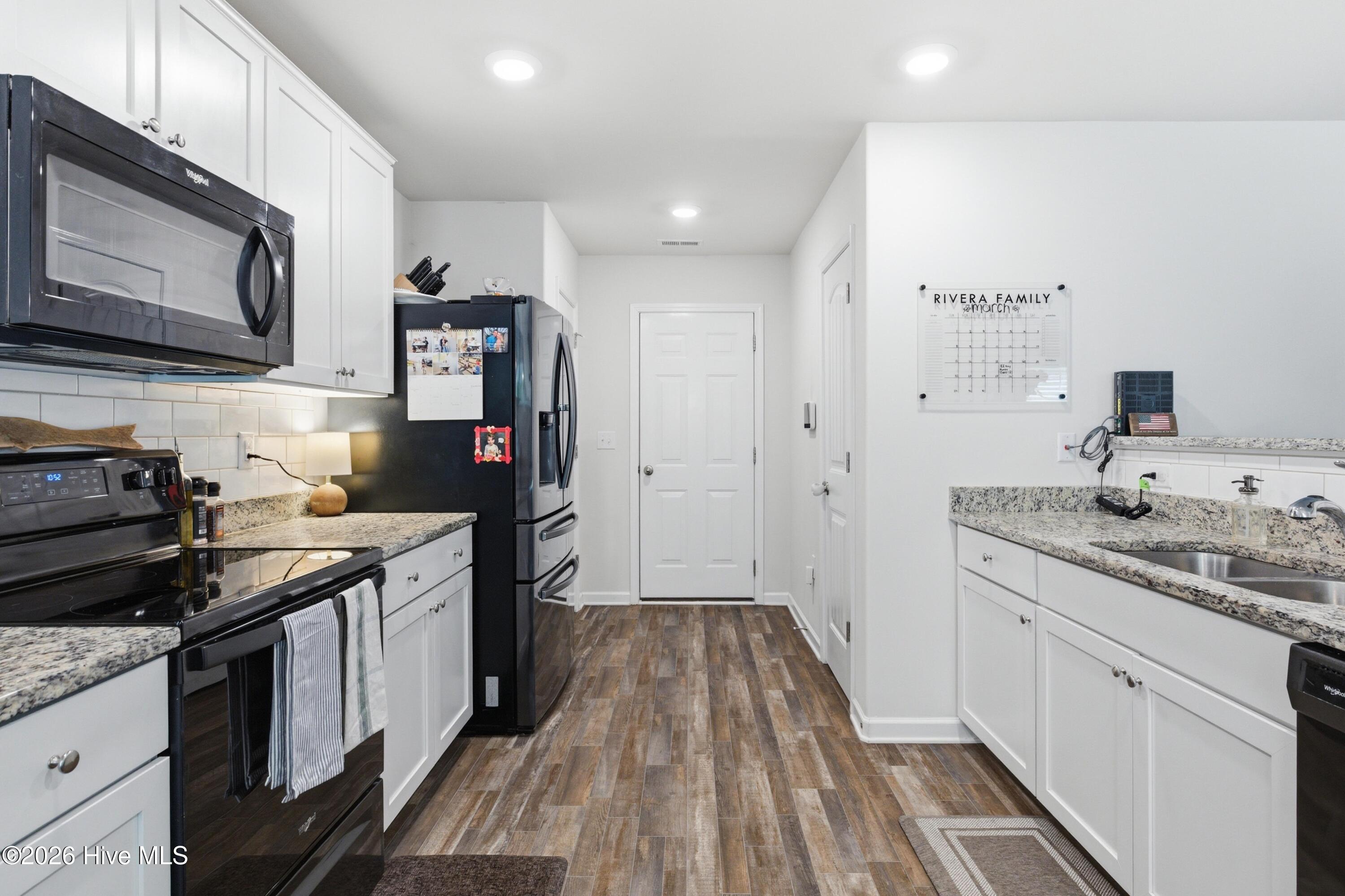 100558075 | Photo 17