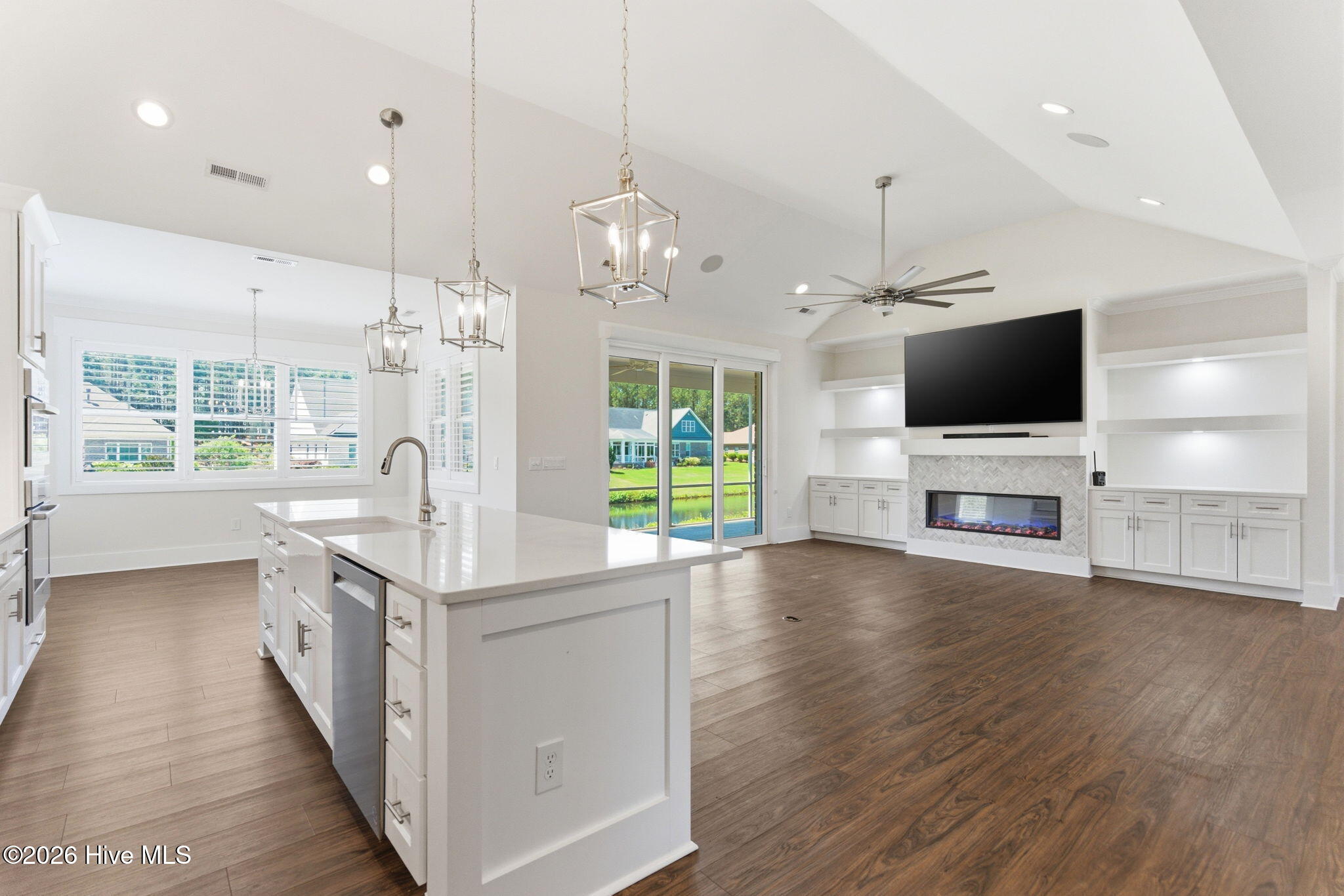 100543119 | Photo 22