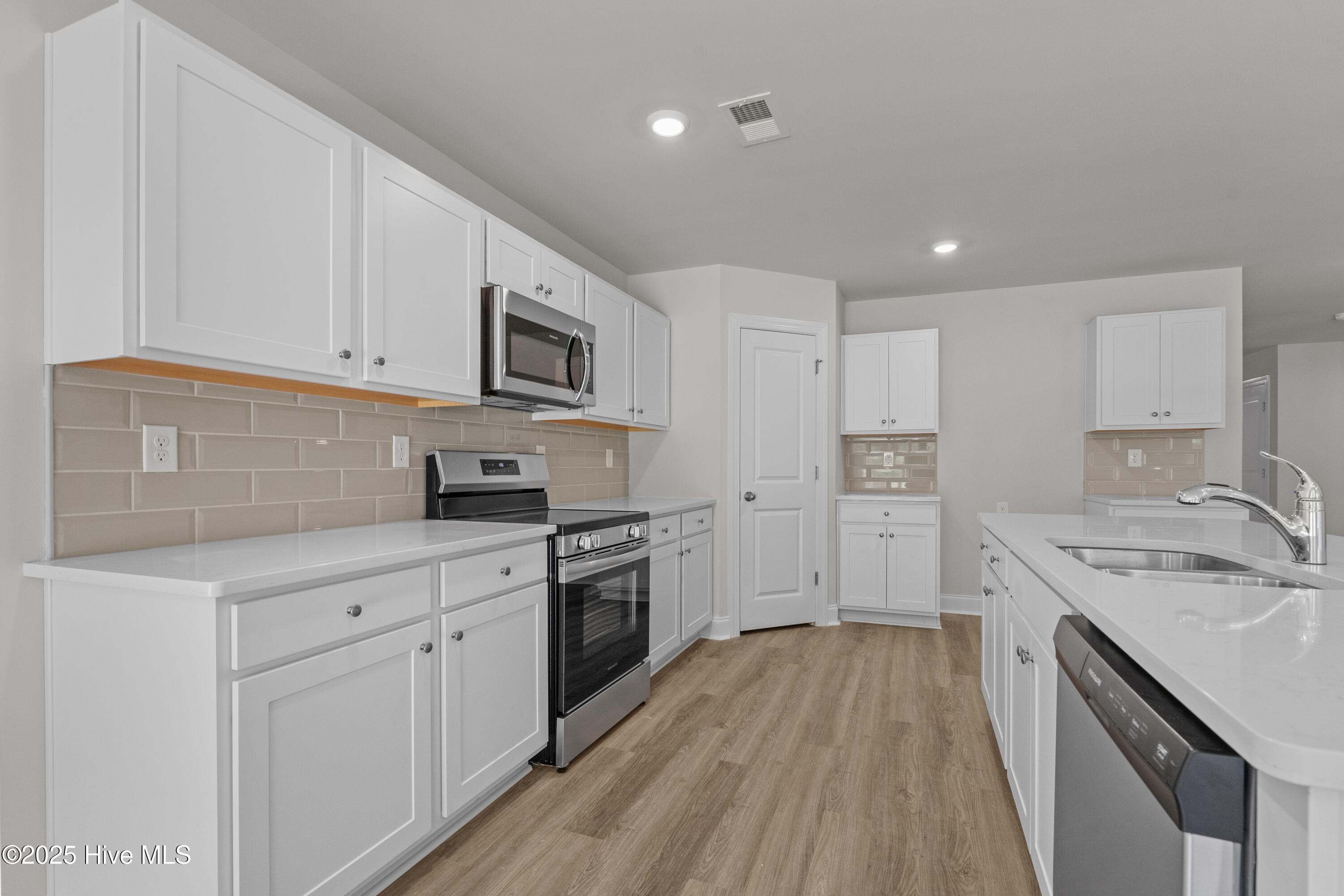 100526772 | Photo 22