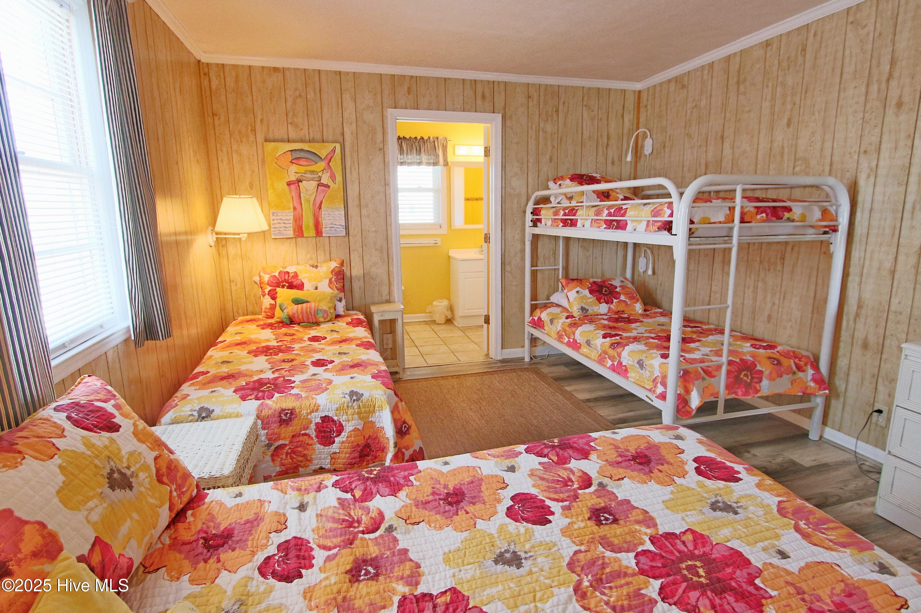 100503699 | Photo 35