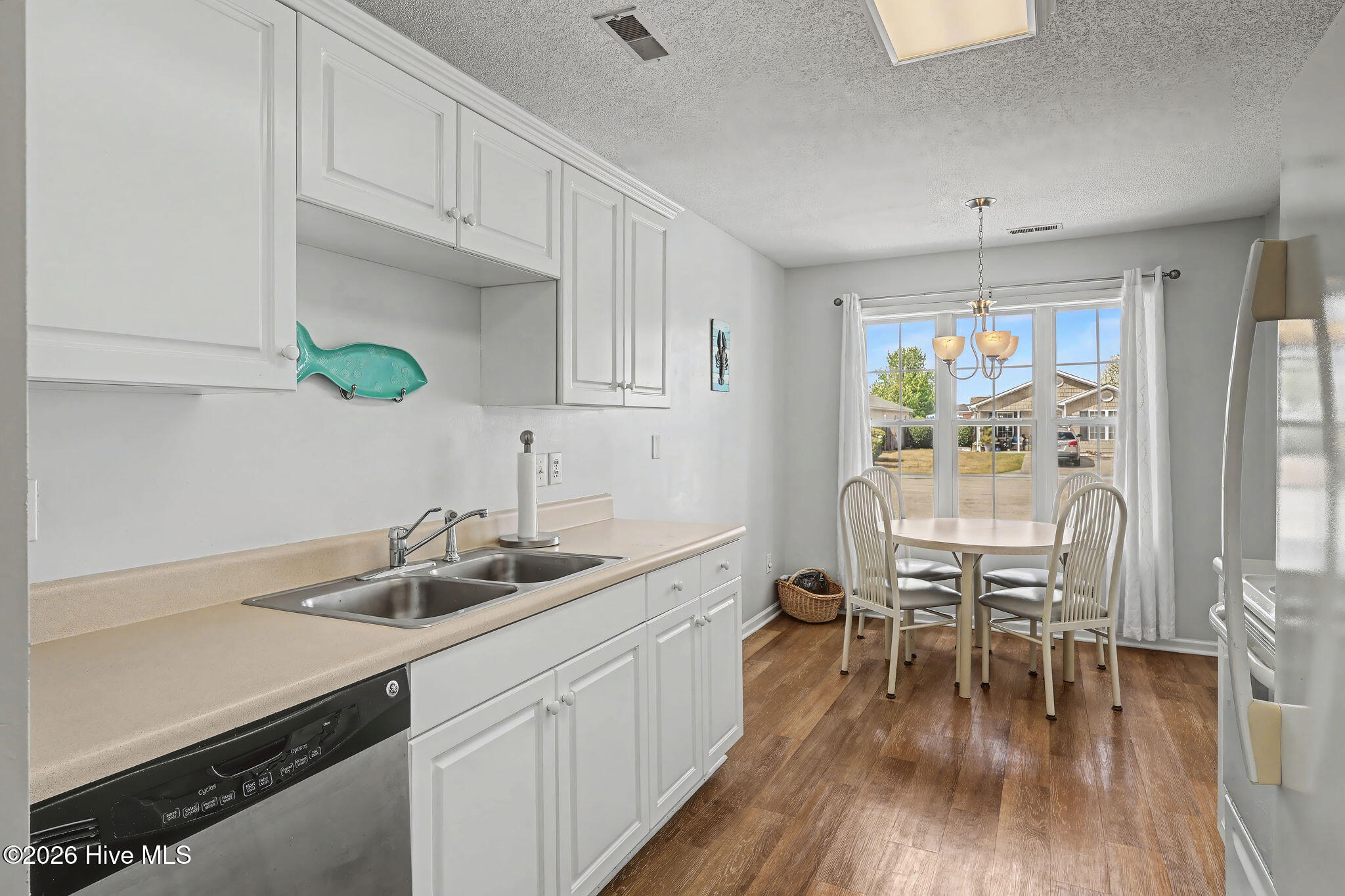 100560701 | Photo 15