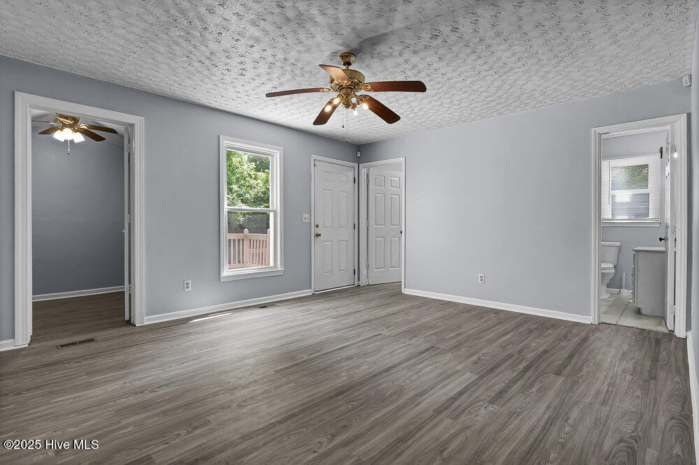 100508379 | Photo 14