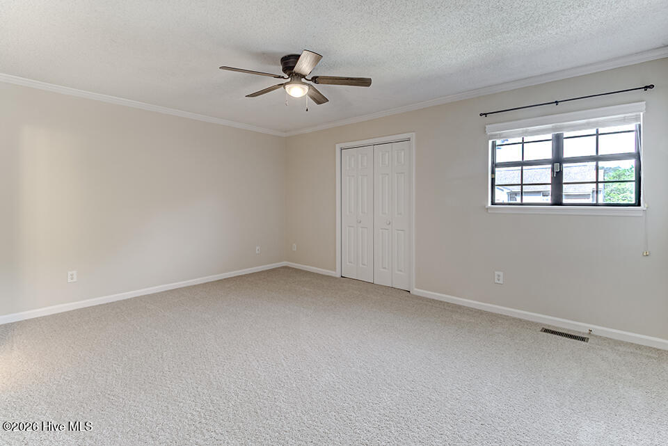 100565987 | Photo 22