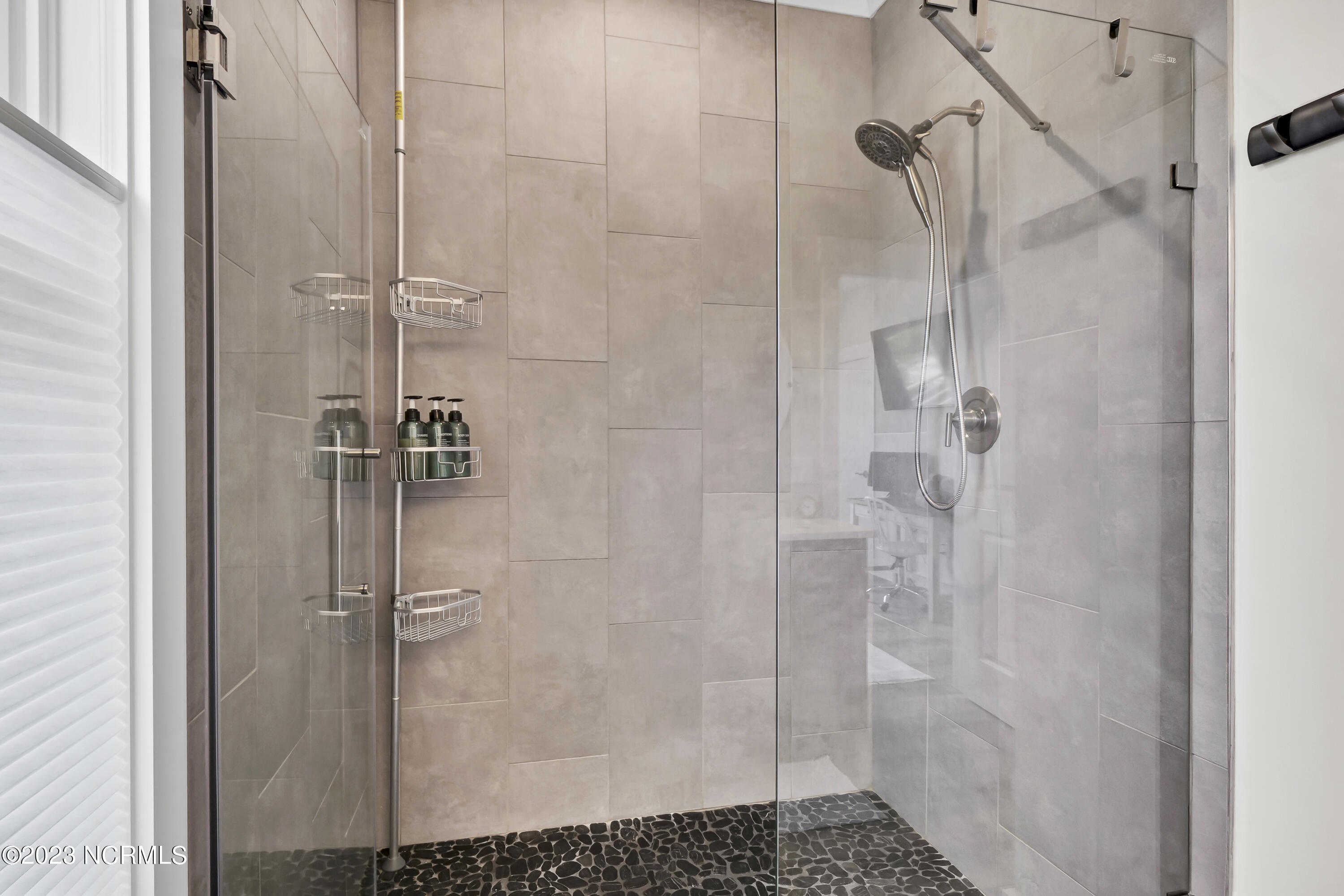 100526223 | Photo 28